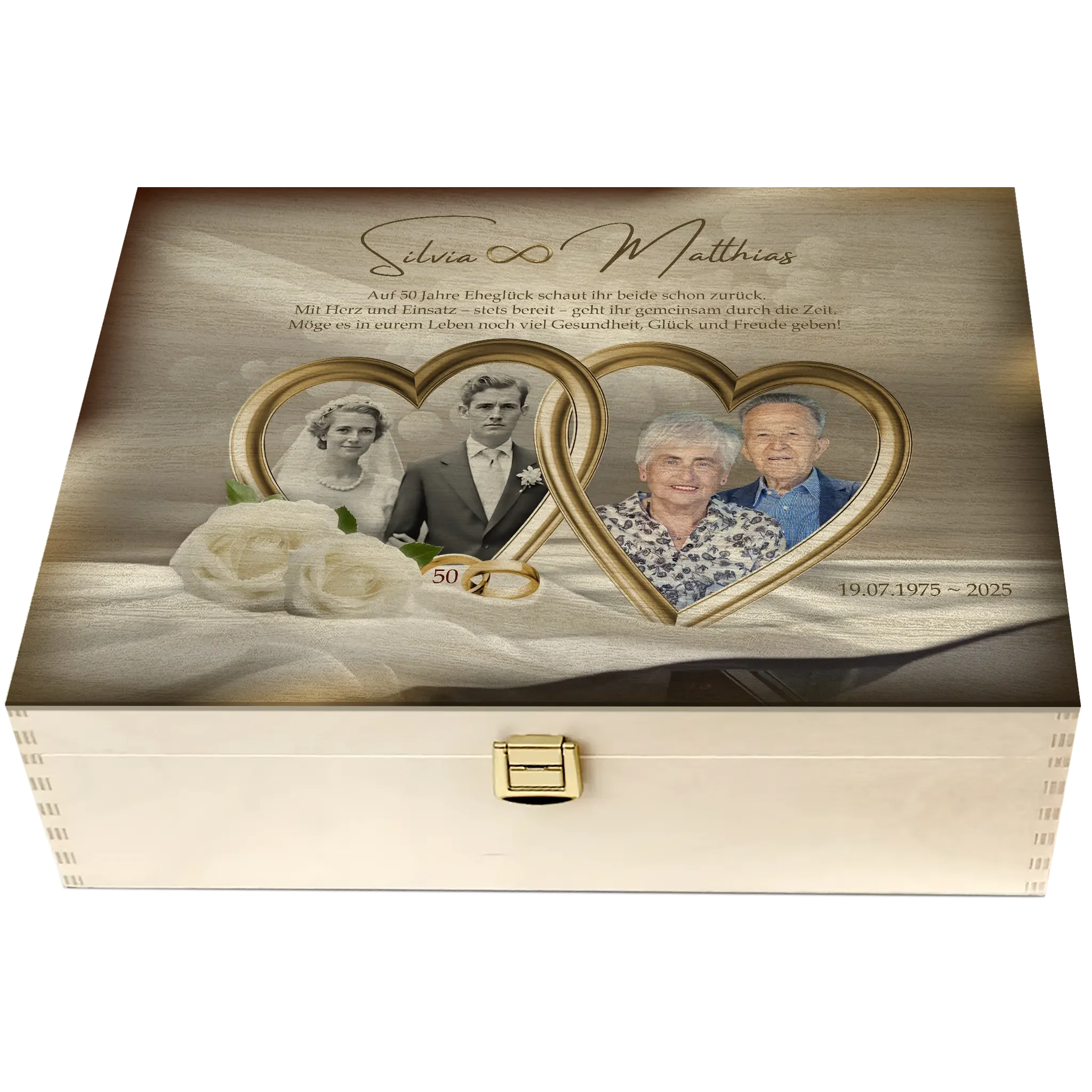 Personalisierte Holzbox zur goldenen Hochzeit mit Fotos, goldenen Herzen und weißen Rosen