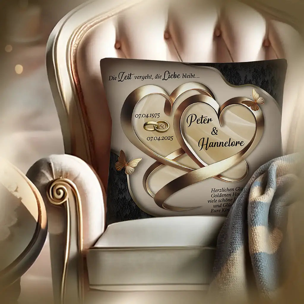 Personalisierte Kissen Goldhochzeit, zwei goldene Herzen, Schmetterlinge auf Sessel