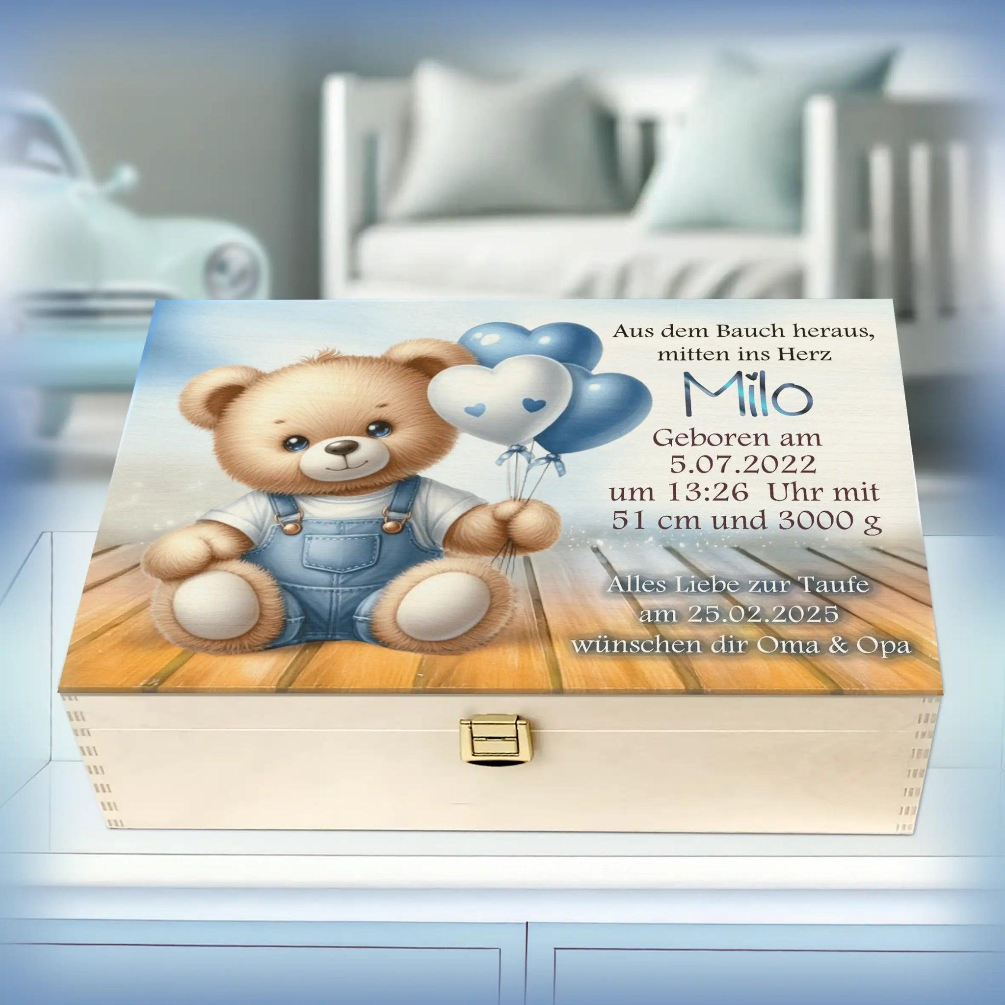 Holzbox Baby Taufe mit süßem Teddy, blauen Luftballons und persönlicher Gravur für Jungen