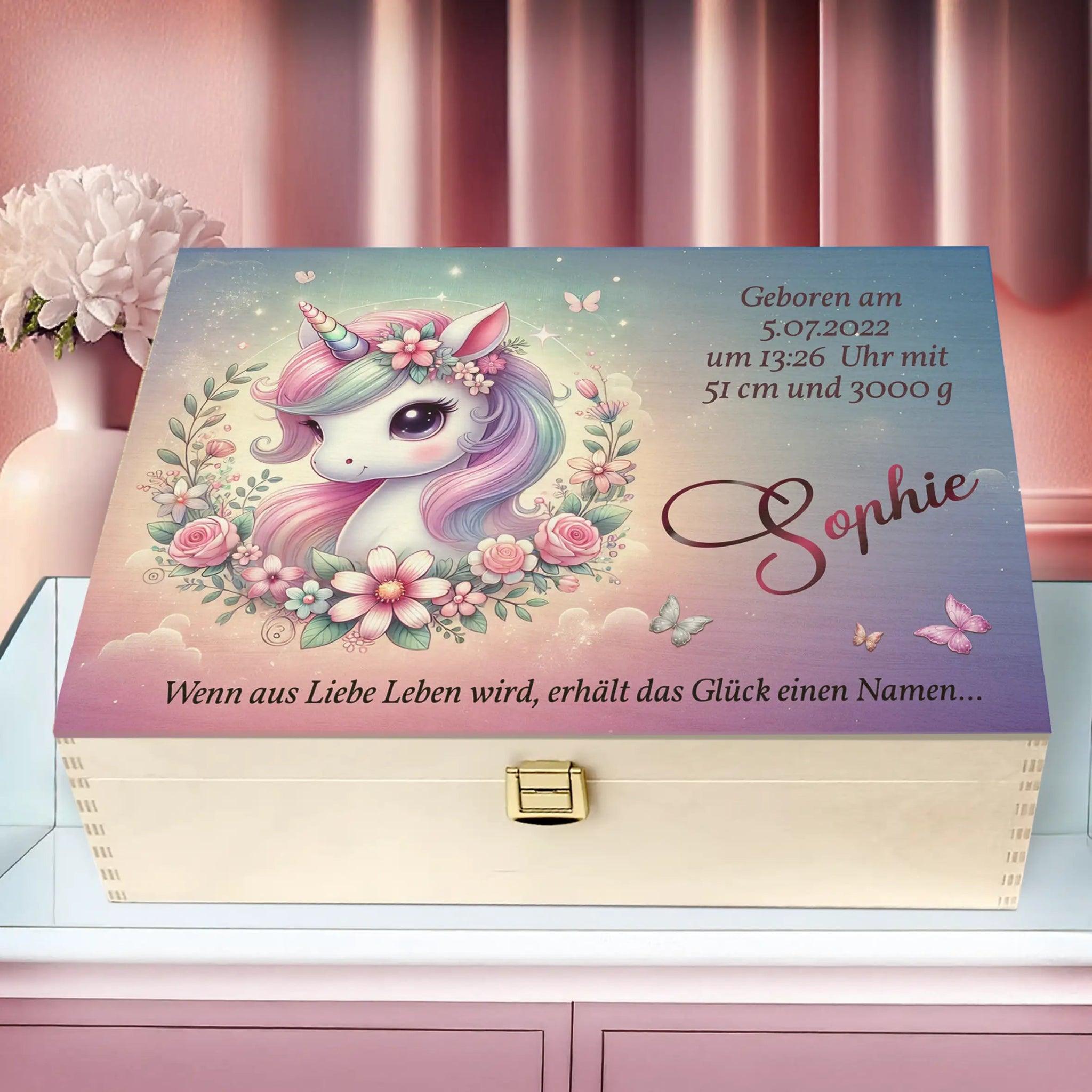 Personalisierte Holzbox mit Einhorn-Motiv, Name Sophie und Geburtsdaten, Deko im Kinderzimmer