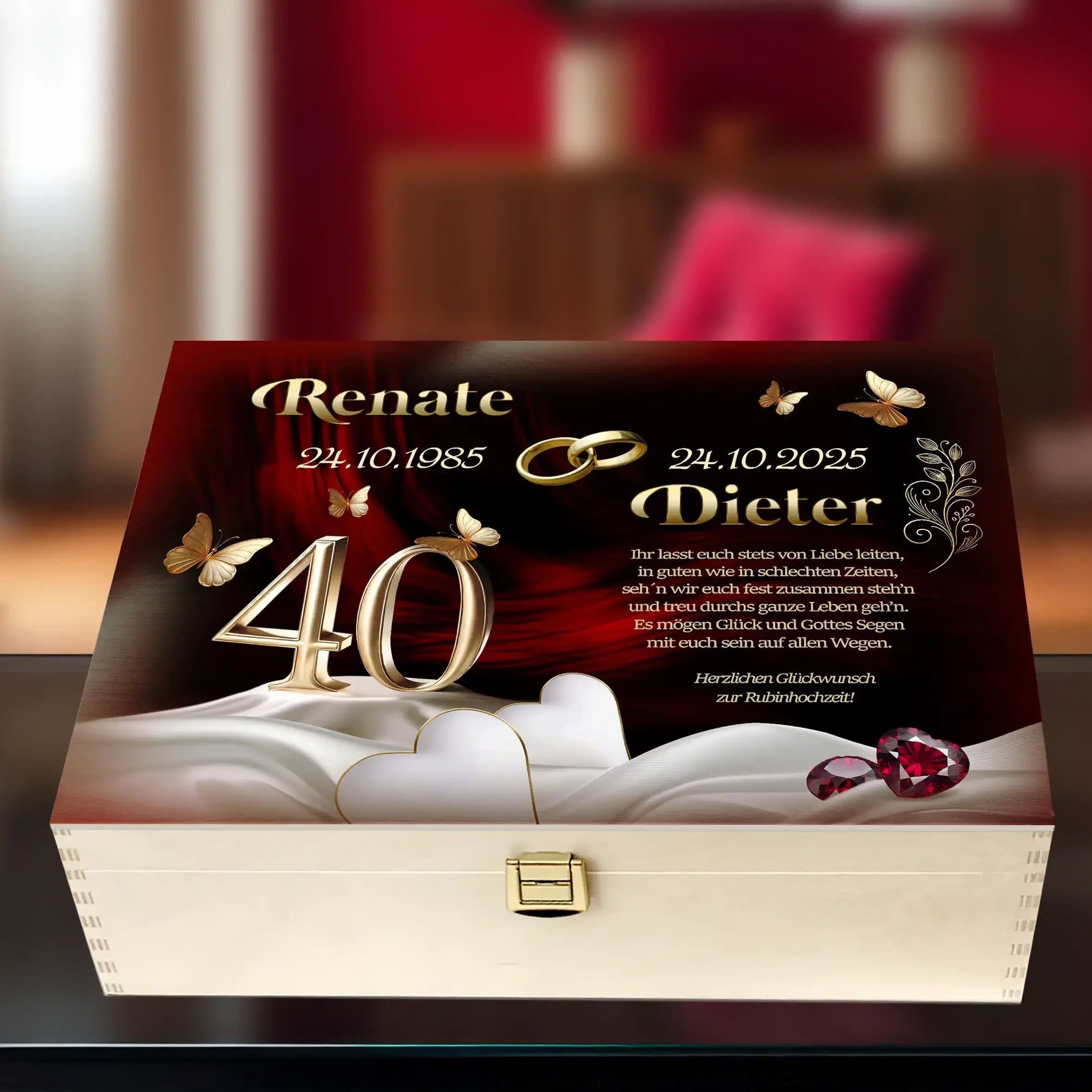 Personalisierte Holzbox zur Rubinhochzeit mit goldenen Schmetterlingen, Herzen und Jubiläumszahl 40
