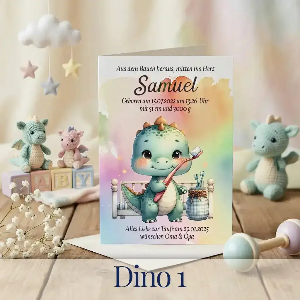 Personalisierte Babykarte als Geschenk zur Geburt oder Taufe mit niedlichem Dino-Motiv und liebevollen Details.