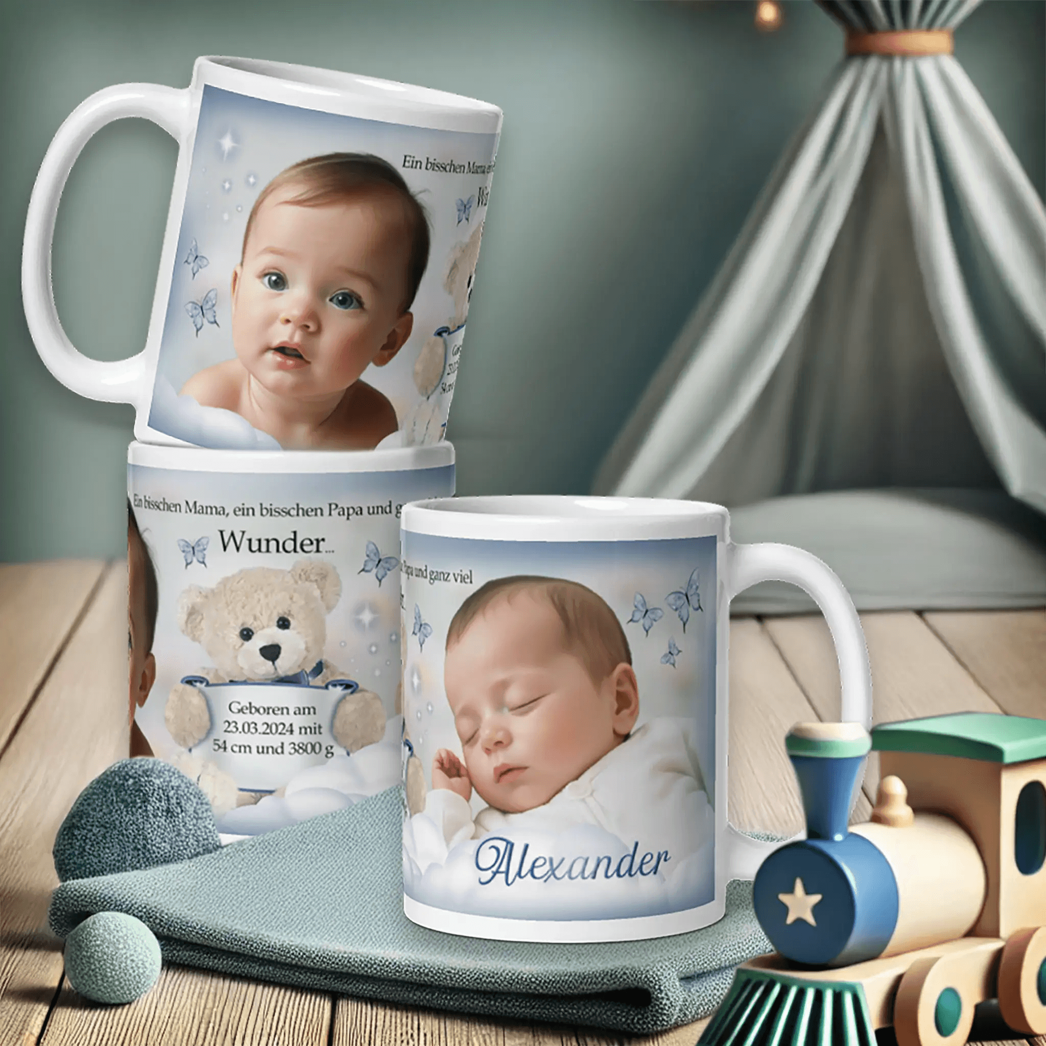Personalisierte Tassen zur Geburt mit Babyfotos, Name Alexander, Teddy und blauen Schmetterlingen