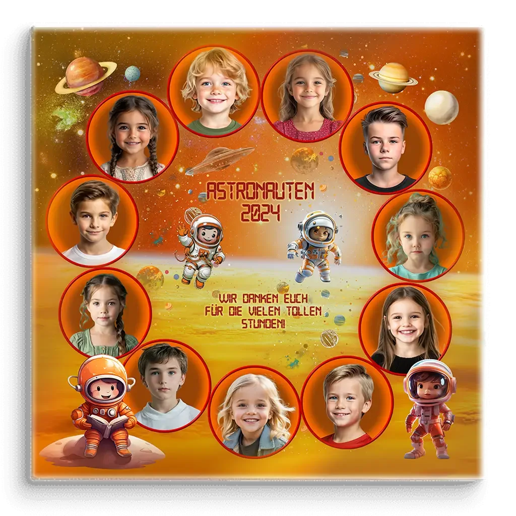 Kindergarten Gruppenfoto 2024 mit Astronauten-Motiv, Kinderporträts im Weltraum-Design