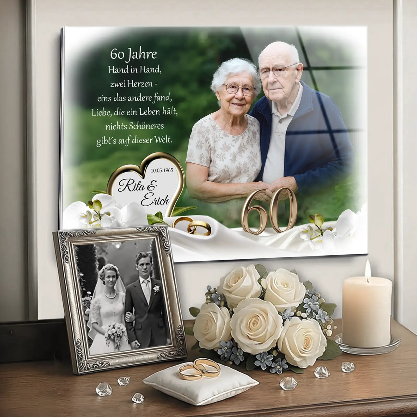 Personalisiertes Acrylglas zur Diamantenen Hochzeit mit Fotomontage eines Ehepaares von früher und heute, Namen Rita und Erich, Hochzeitsdatum, goldener Zahl 60, Zitat, Rosen und Eheringen als Geschenk zum 60. Hochzeitstag