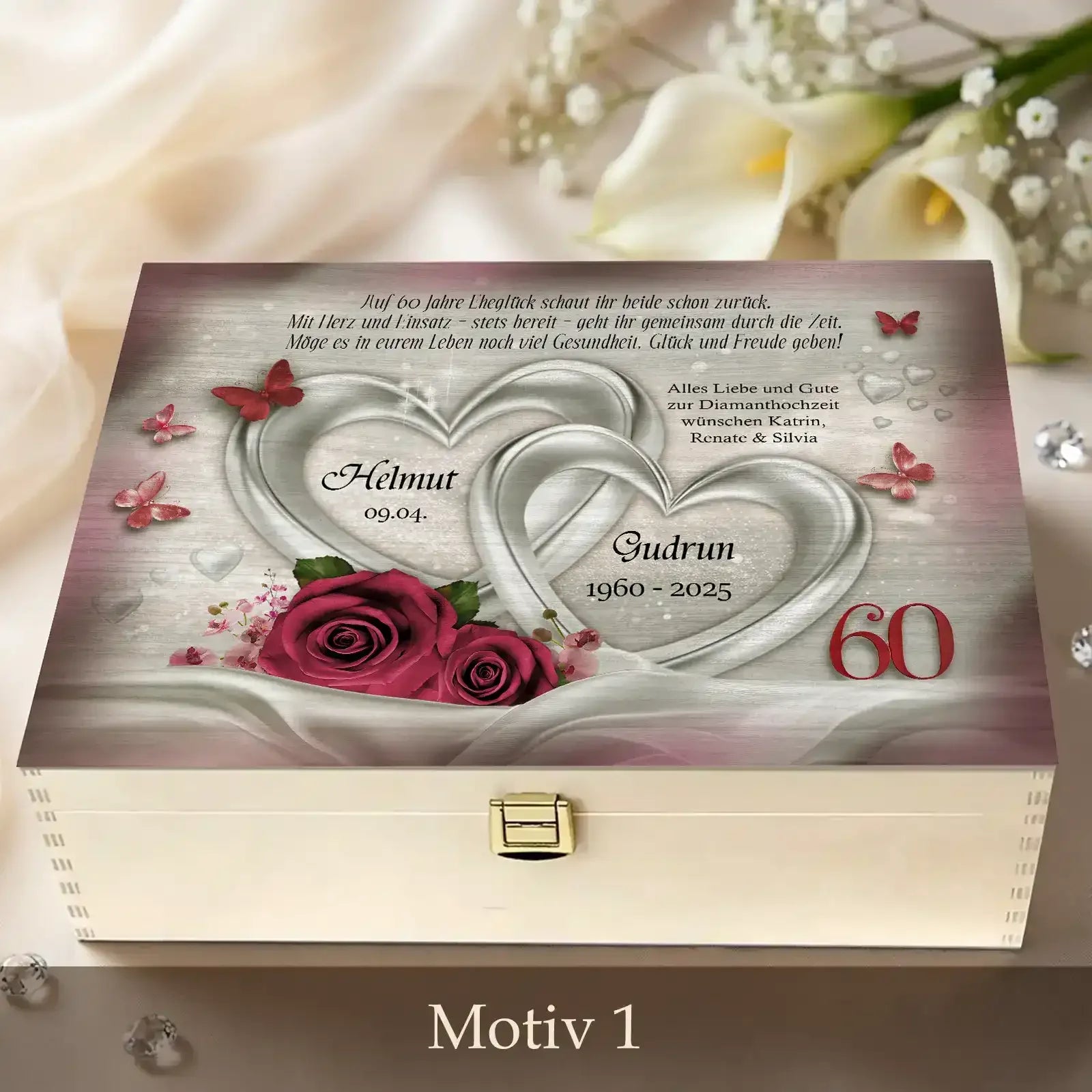 Personalisierte Holzbox als Geschenk zur Diamanthochzeit, mit Herzmotiv und roten Rosen. Exklusives Geschenk zum 60. Hochzeitstag.