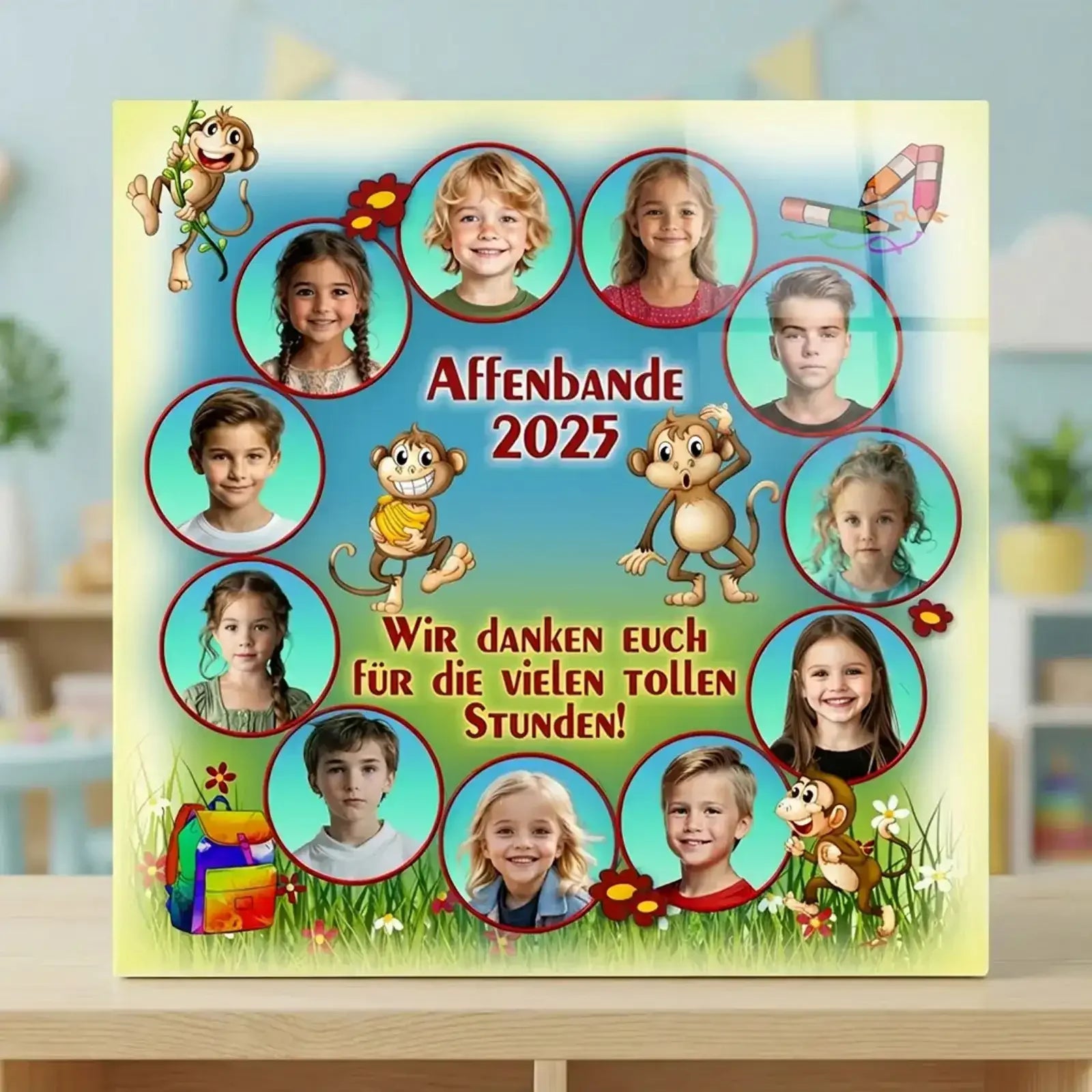Personalisierbare Leinwand mit Affen-Motiv, Kinderfotos und Namen als Abschiedsgeschenk für Kindergarten, Kita oder Vorschule.