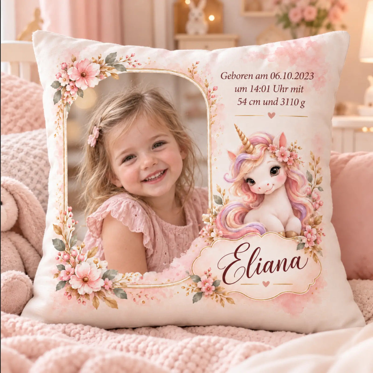 Personalisiertes Babykissen zur Geburt mit nahtlos integriertem Foto und Geburtsdaten – Motiv Einhorn in Pastellrosa