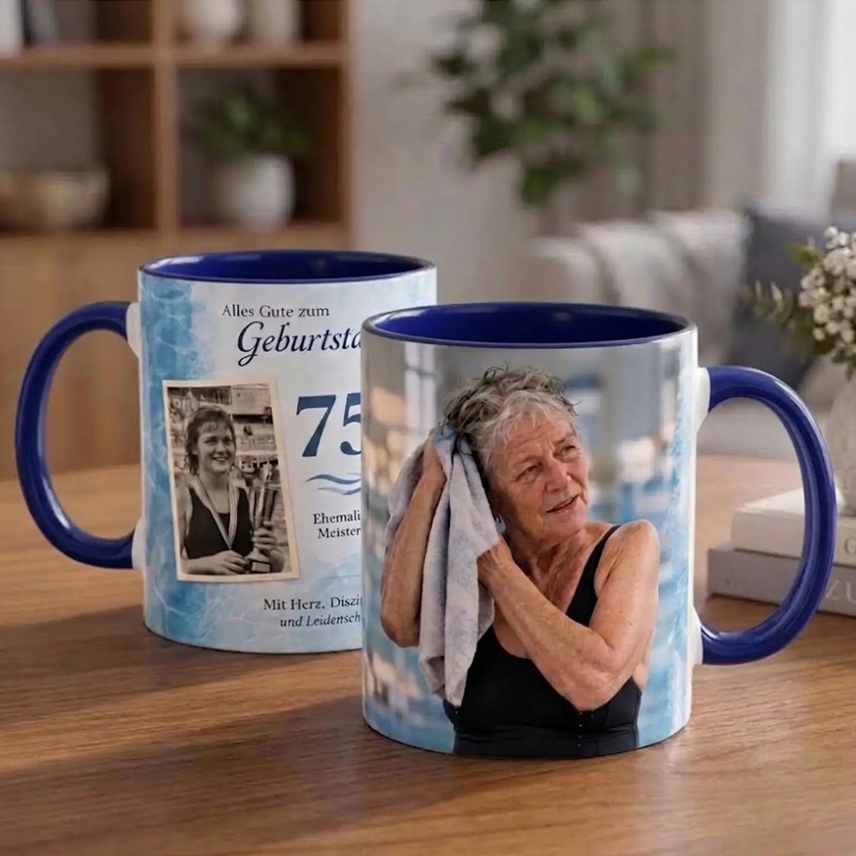 Personalisiertes Geschenk zum 75. Geburtstag: Exklusive Fototasse für Schwimmerinnen mit Porträt, Siegerfoto und blauer Innenseite