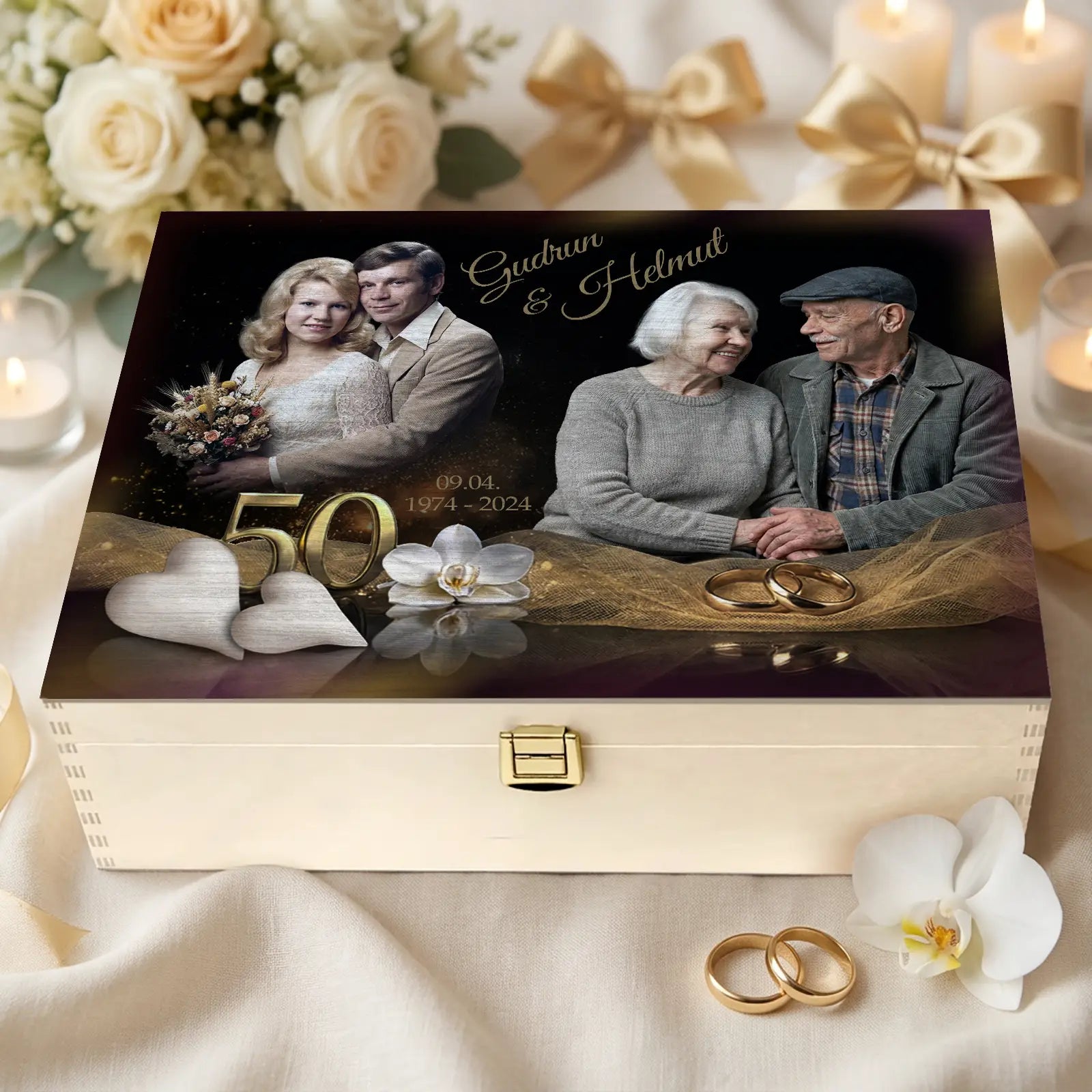 Personalisierte Holzbox als Geschenk zur Goldenen Hochzeit mit Fotocollage eines Ehepaares, Hochzeitsfoto von früher und aktuellem Porträt mit den Namen Gudrun und Helmut sowie goldenen Ringen und der Zahl 50 zum 50. Hochzeitstag