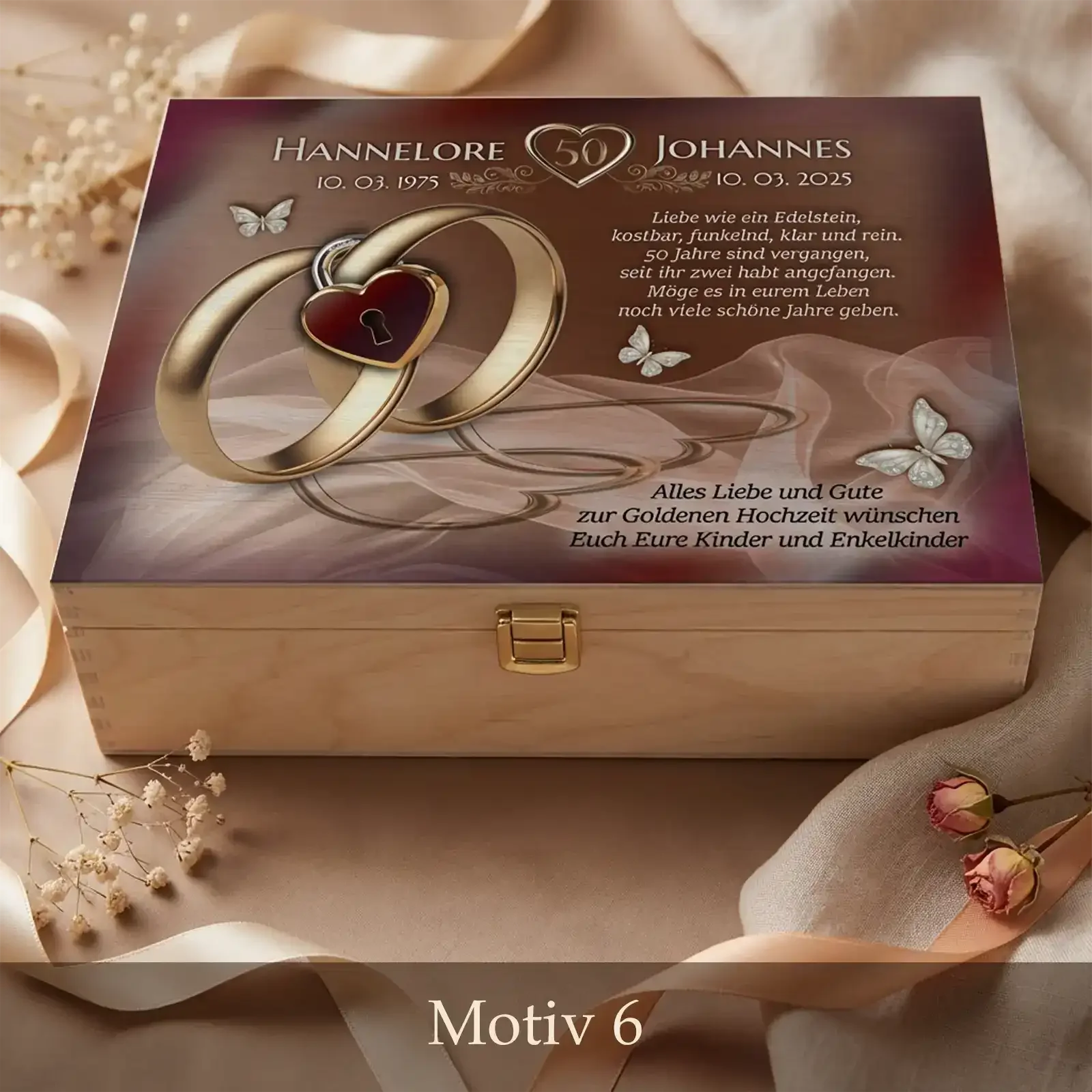 Diese exklusive Holzbox wird als personalisiertes Geschenk zur Goldhochzeit gestaltet und macht den 50. Hochzeitstag unvergesslich.