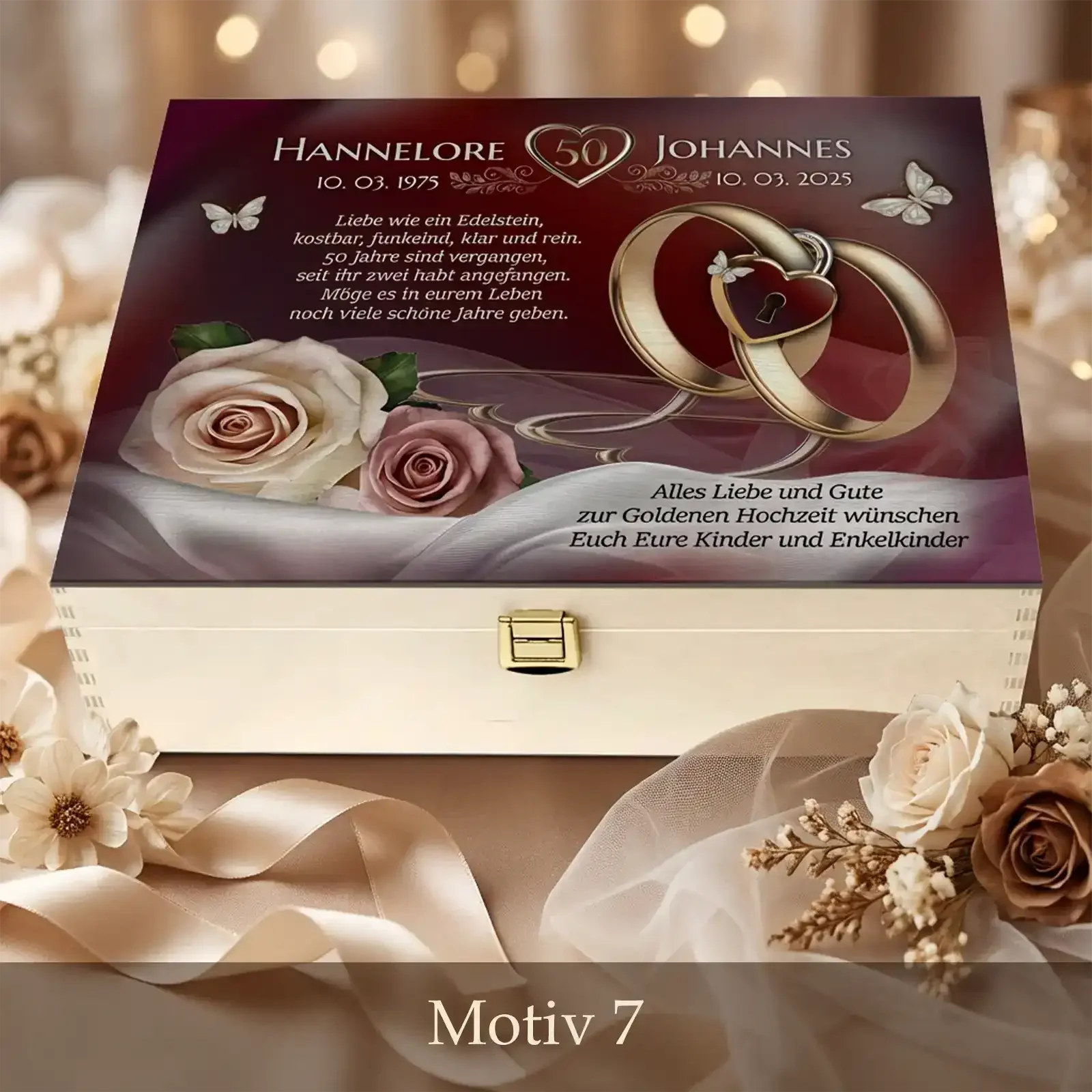 Eine individuell gestaltete Holzbox als personalisiertes Geschenk zur goldenen Hochzeit für den 50. Hochzeitstag mit stilvollem Motiv.