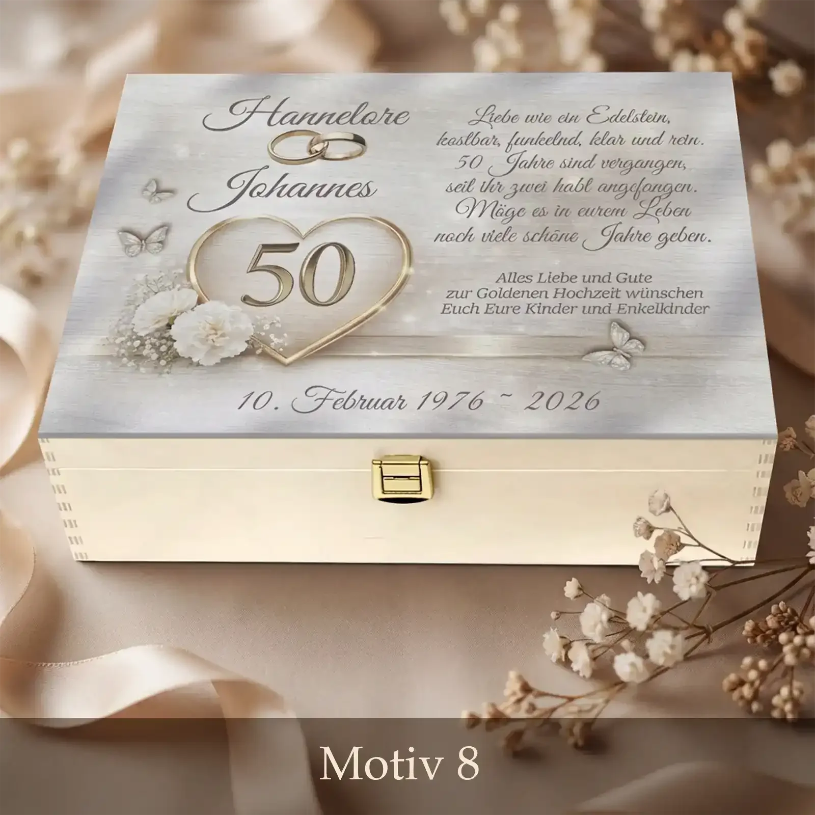 Diese liebevoll gestaltete Holzbox ist ein personalisiertes Geschenk zur Goldhochzeit und würdigt den 50. Hochzeitstag.