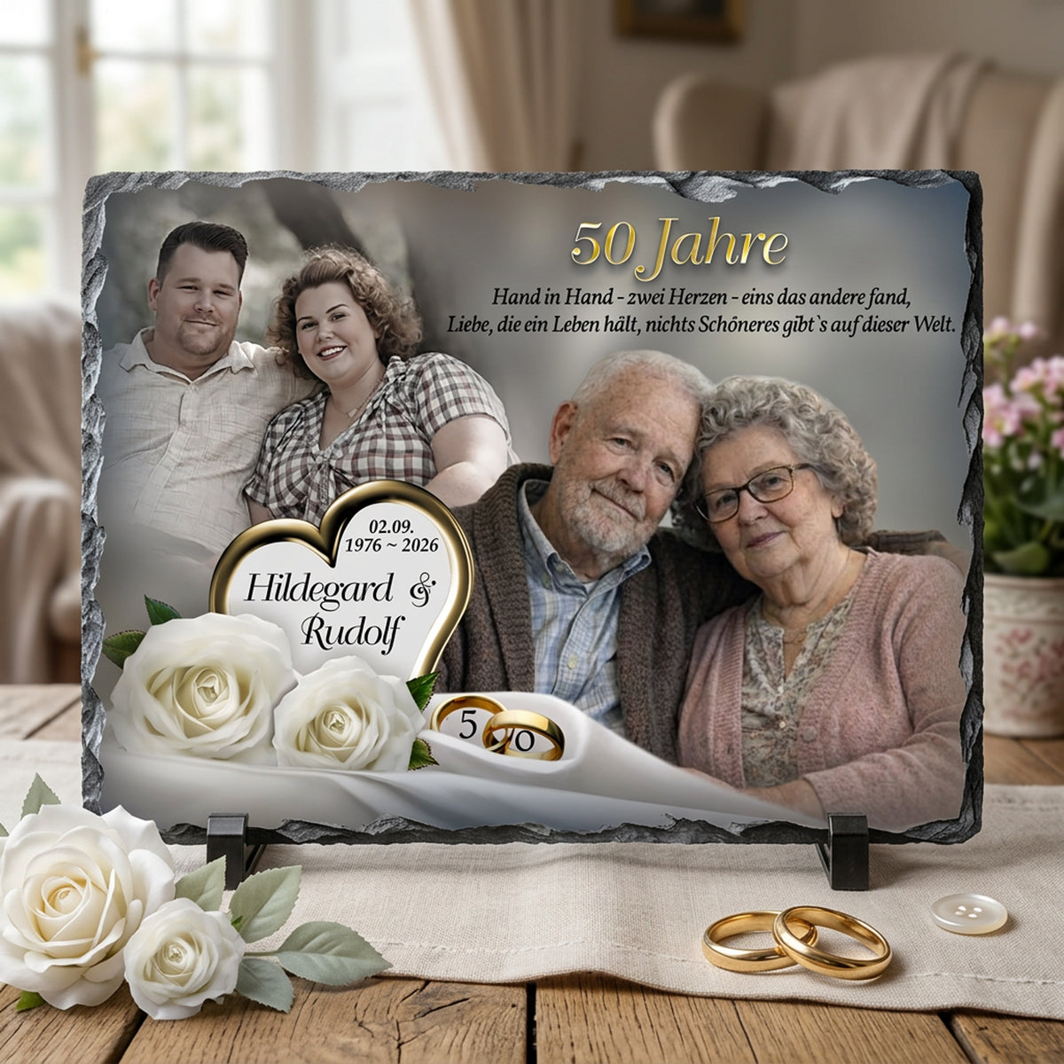 Personalisierte Schieferplatte zur Goldenen Hochzeit für Hildegard und Rudolf mit Paarfotos von damals und heute, Spruch und Herz, bedruckt auf Naturschiefer mit Bruchkante und Standfüßen als Fotogeschenk zum 50. Jubiläum