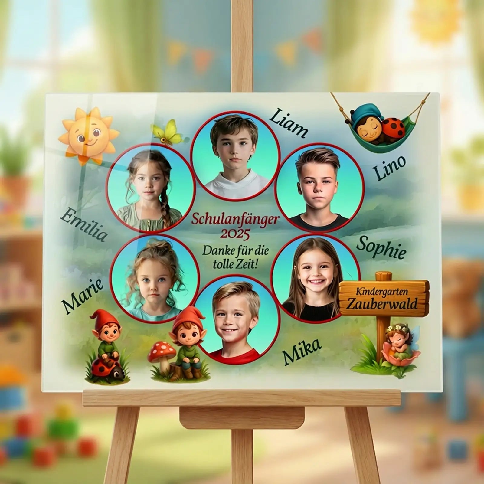 Ein personalisiertes Acrylglasbild mit einzelnen Kinderfotos und Namen, als Geschenk zum Abschied vom Kindergarten für Erzieher und Erzieherinnen - angepasst an das Thema Zauberwald