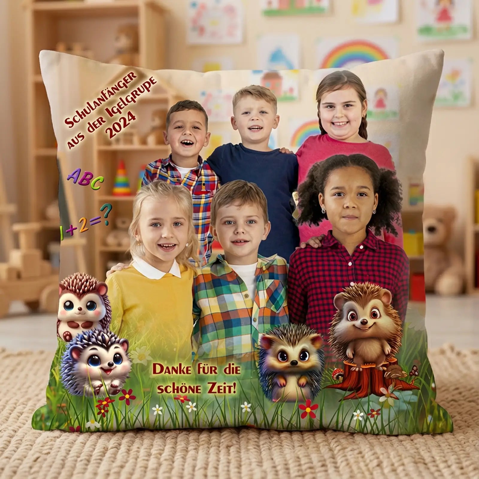Geschenk zum Kindergarten-Abschied – Fotokissen mit Gruppenfoto und Namen der Vorschulkinder 2024.