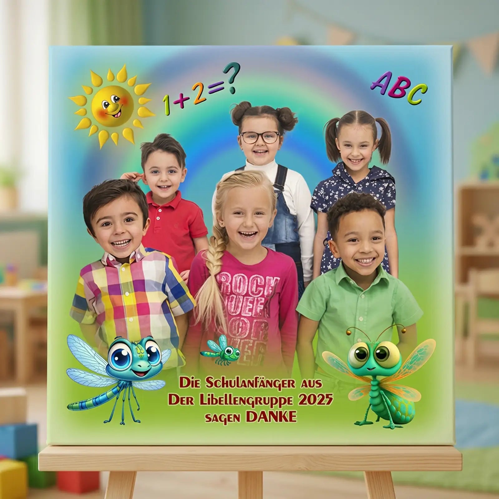 Gruppenleinwand mit Kindern, Libellen-Illustrationen, Sonne und ABC-Elementen, personalisiertes Abschiedsgeschenk.