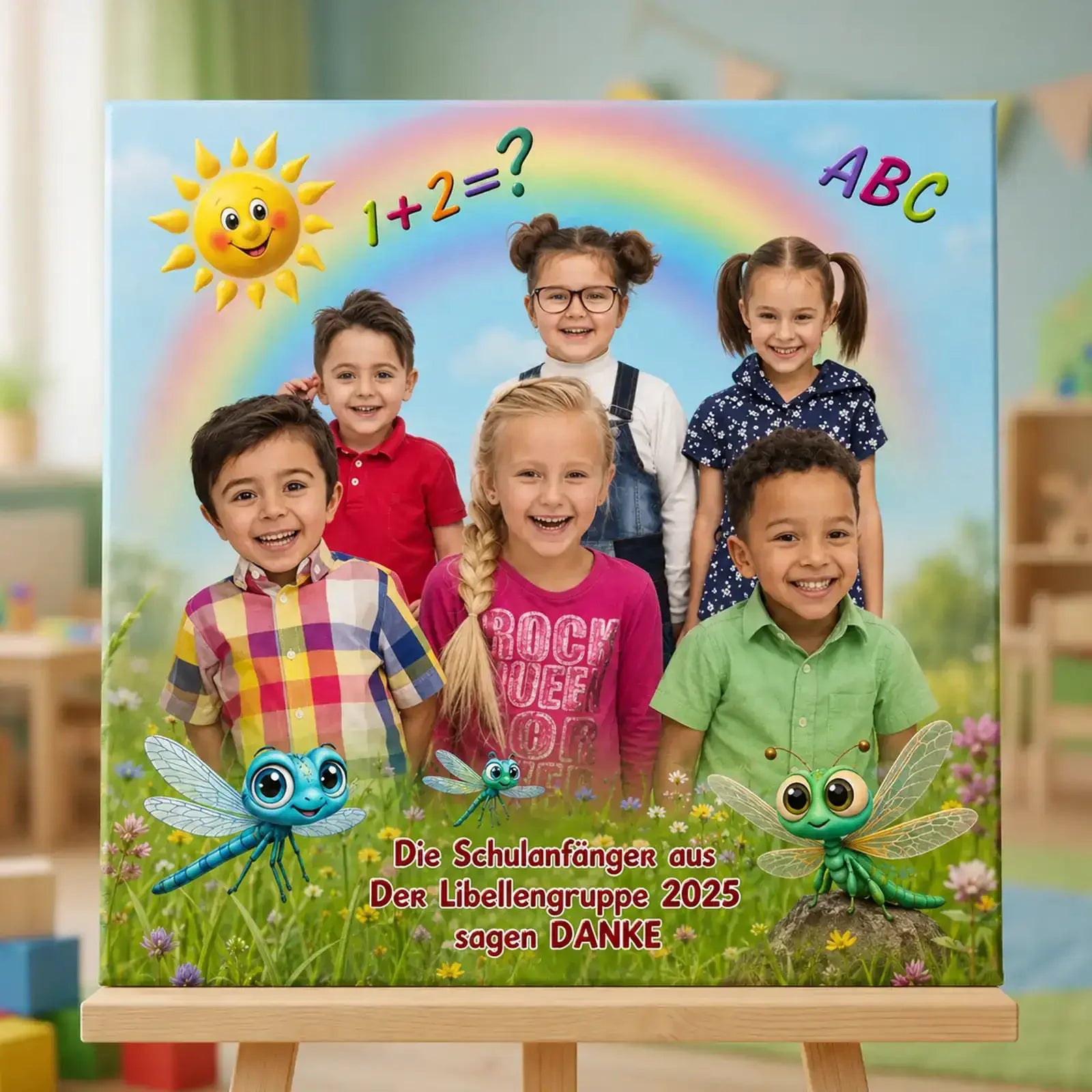 Gruppenleinwand mit Kindern, Libellen-Illustrationen, Sonne und ABC-Elementen, personalisiertes Abschiedsgeschenk.