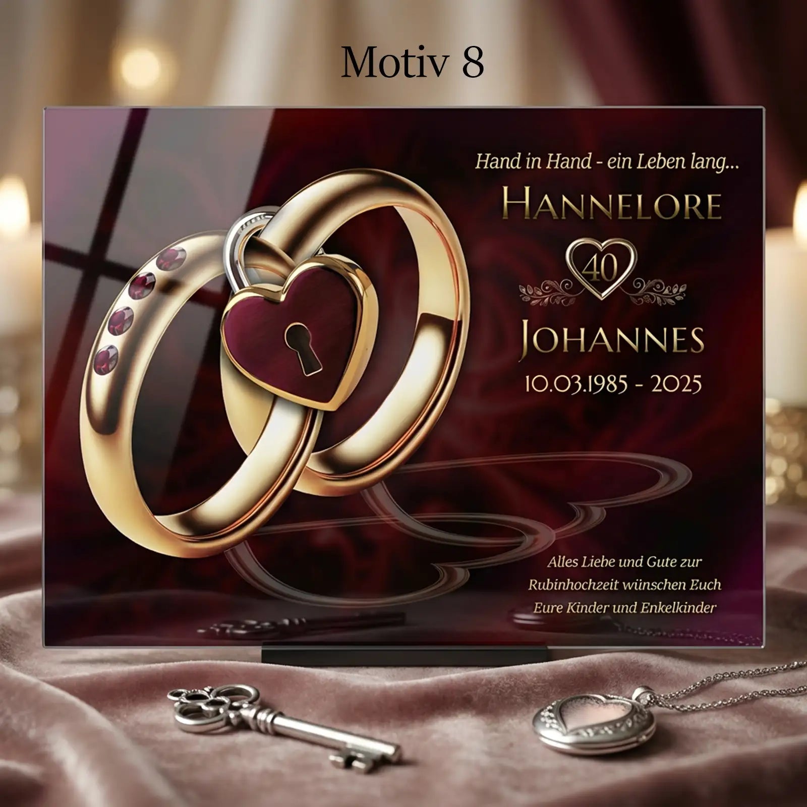 Geschenk zur Rubinhochzeit mit personalisiertem Acrylglasbild zum 40. Hochzeitstag, Eheringe und herzförmigem Schloss.
