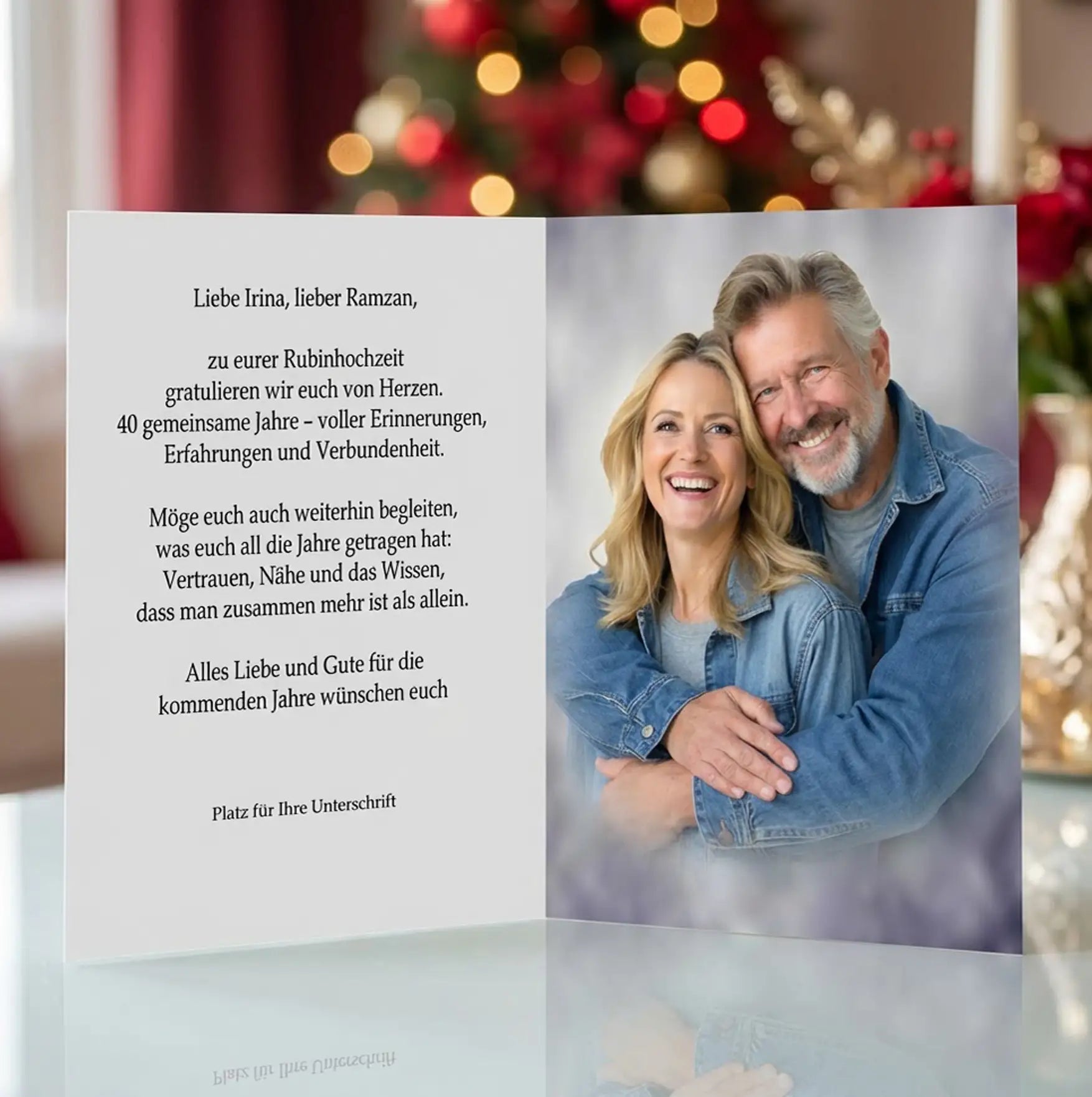 Innenseite einer persönlich gestalteten Grußkarte zur Rubinhochzeit. Links eine Widmung und Platz für Unterschrifen, rechts ein Foto des Paares. Passend als Geschenk zum 40. Hochzeitstag.