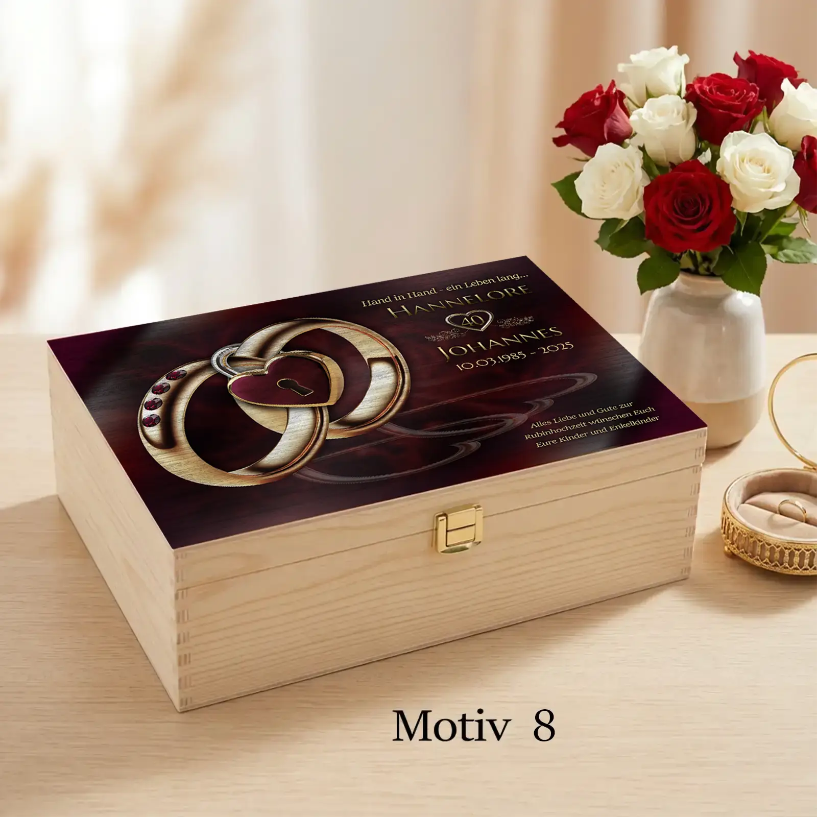 Diese liebevoll gestaltete Holzbox ist ein personalisiertes Geschenk zur Rubinhochzeit und würdigt den 40. Hochzeitstag.