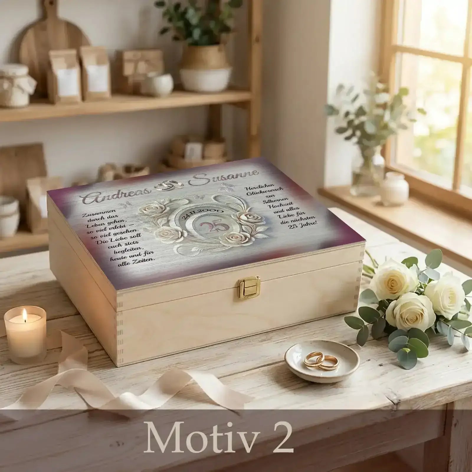 Personalisiertes Geschenk zur silbernen Hochzeit – eine exklusive Holzbox zum 25. Hochzeitstag mit liebevollem Motiv.
