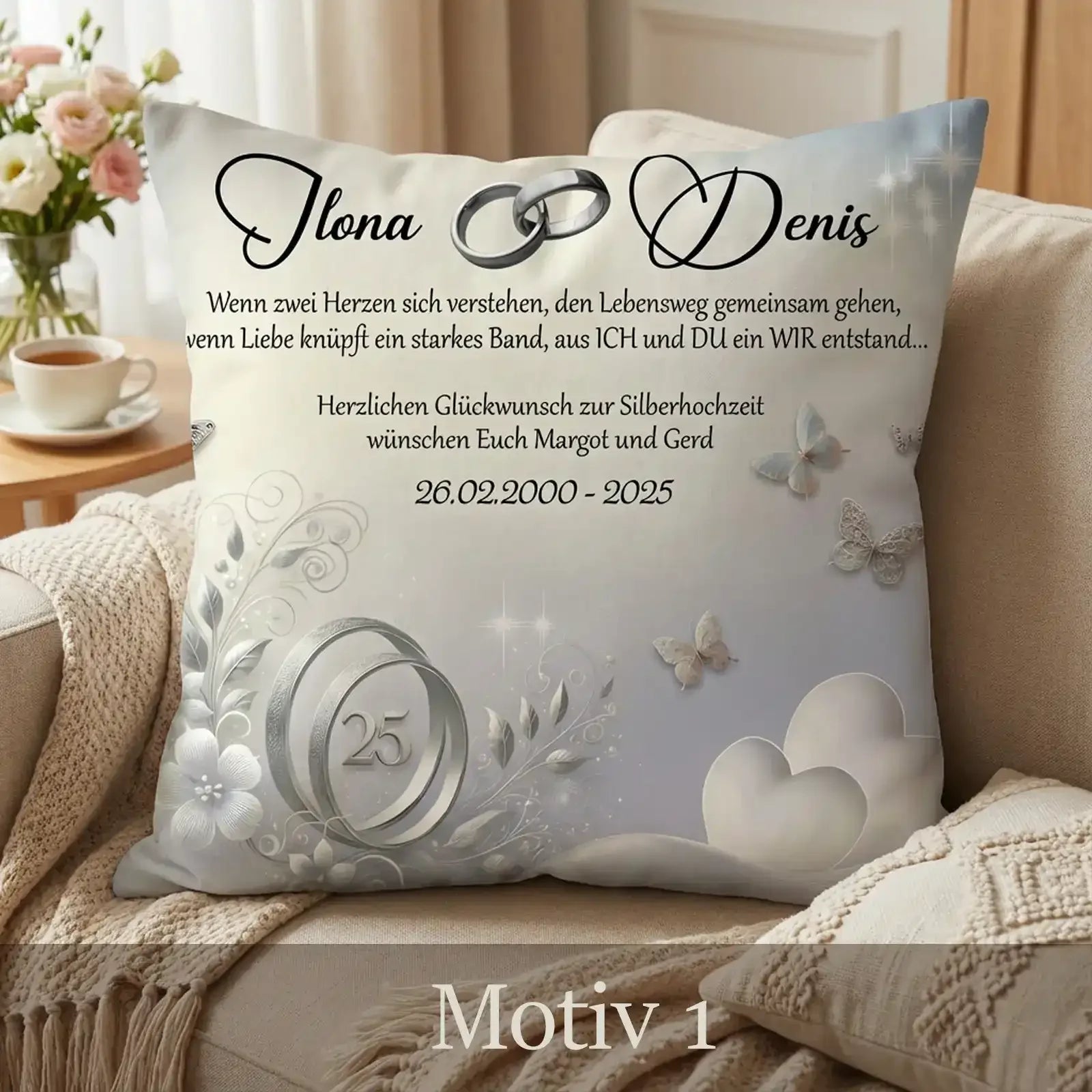 Personalisiertes Geschenk zum 25. Hochzeitstag. Kissen zur Silbernen Hochzeit mit Namen und Datum individuell gestaltet.