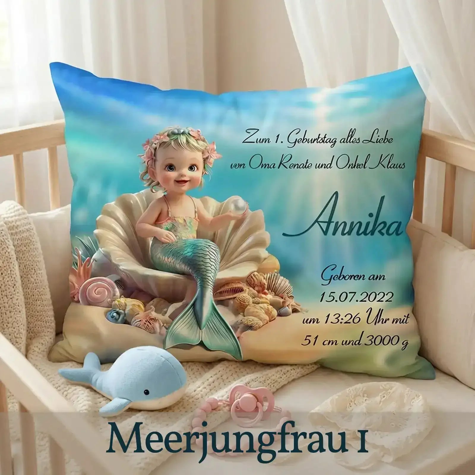 Personalisiertes Geschenk zur Taufe. Kissen mit Meerjungfrau-Motiv, Name des Babys, Spruch und Geburtsdaten individuell gestaltet.