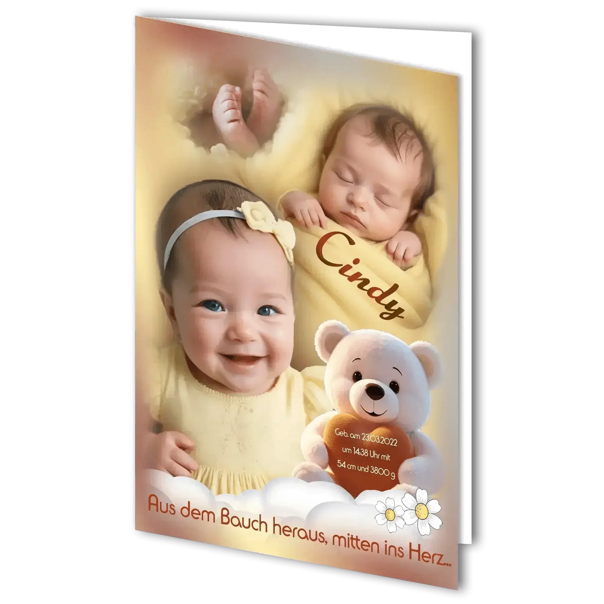 Grußkarte zur Geburt Mädchen mit Babyfotos, Teddybär und gelbem Hintergrund