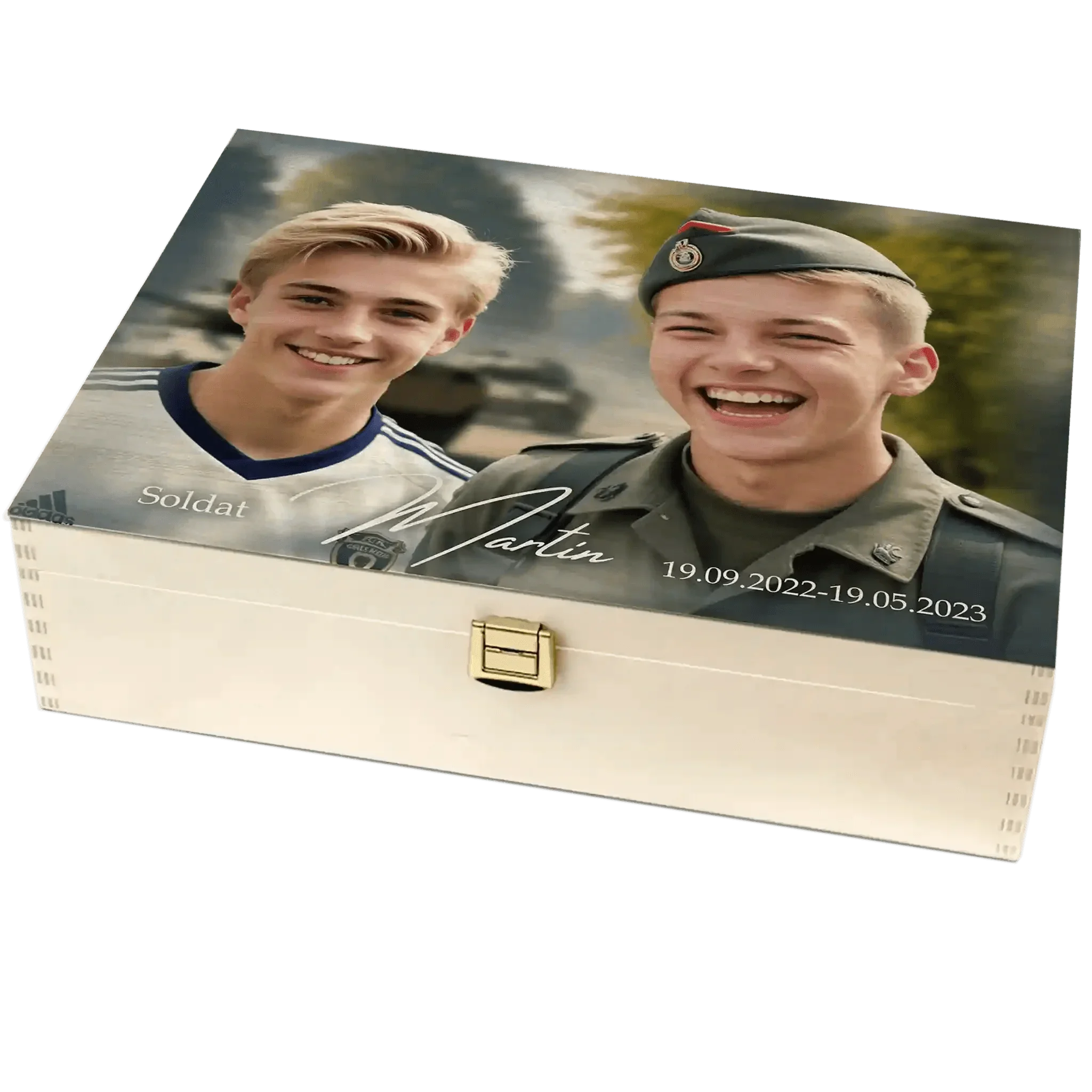 Personalisierte Holzkiste mit Foto zweier junger Männer, Soldat, Namen und Datum Gravur