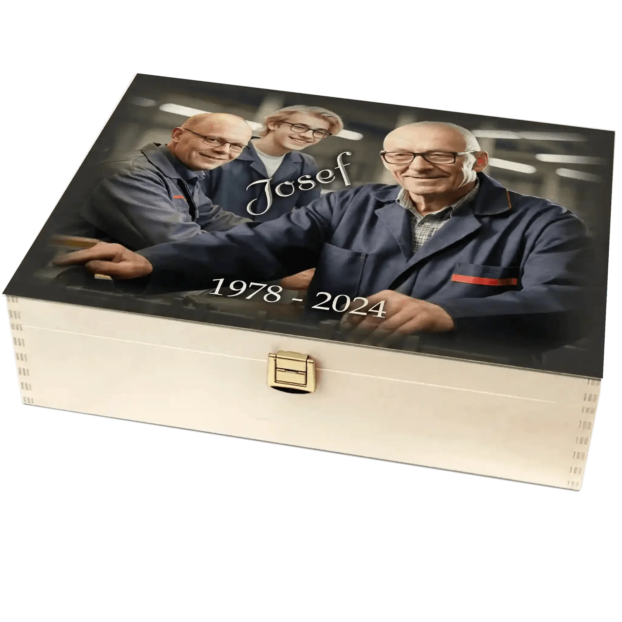 Personalisierte Holzbox mit Foto von drei Männern in Arbeitskleidung, Name Josef, 1978-2024