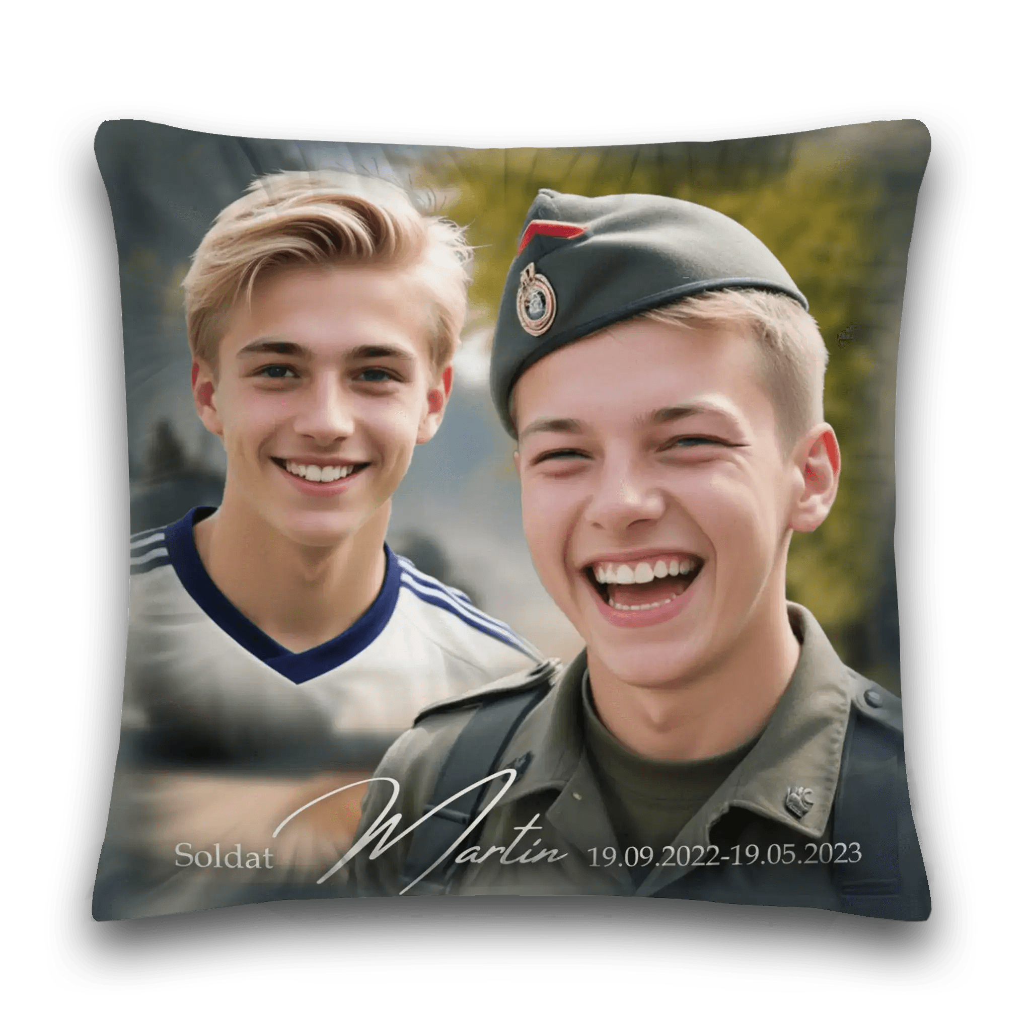 Personalisiertes Kissen mit Bundesheer Soldat, zwei junge Männer, Datum und Name Martin