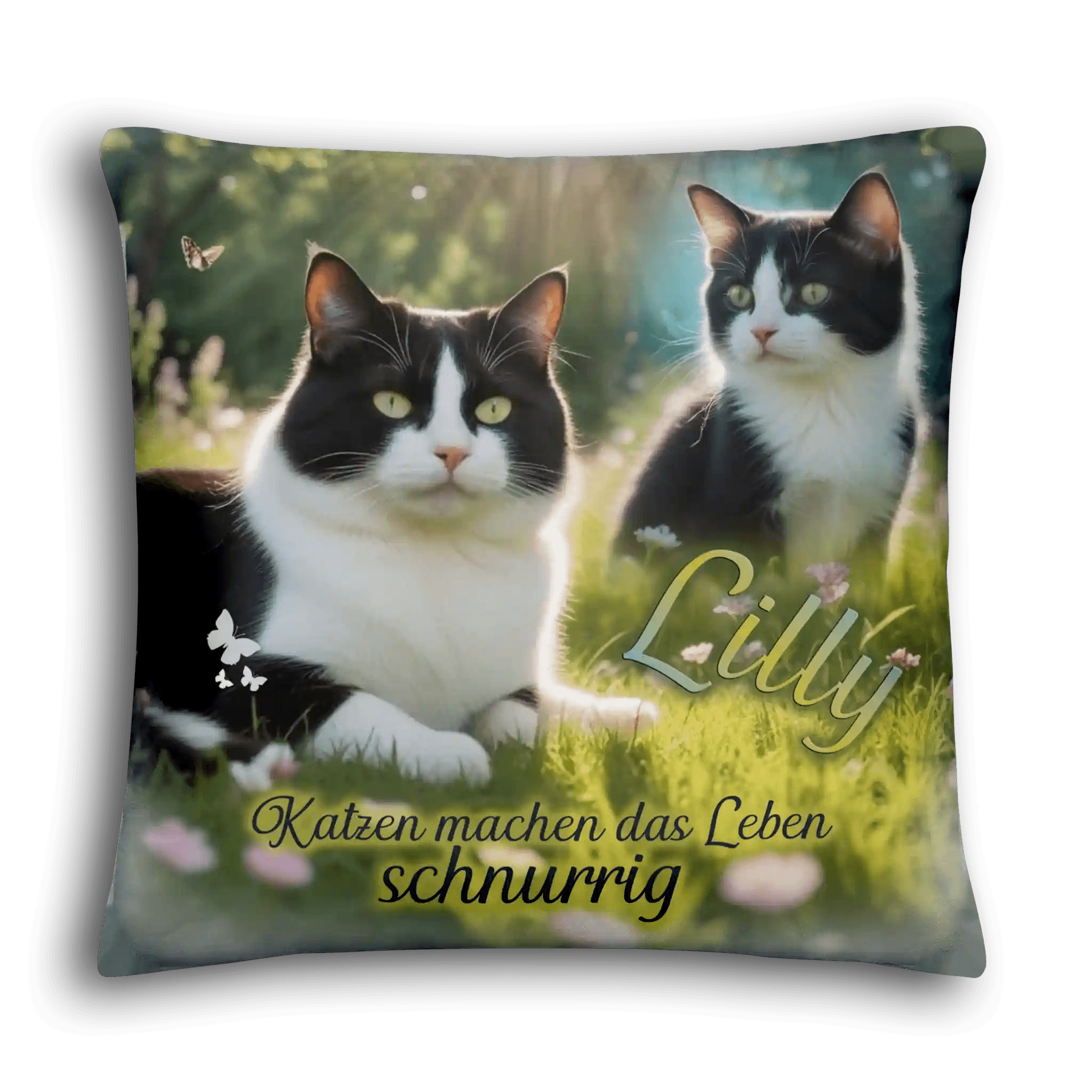 Kissen mit zwei schwarz-weißen Katzen im Garten, Text: Lilly, Katzen machen das Leben schnurrig