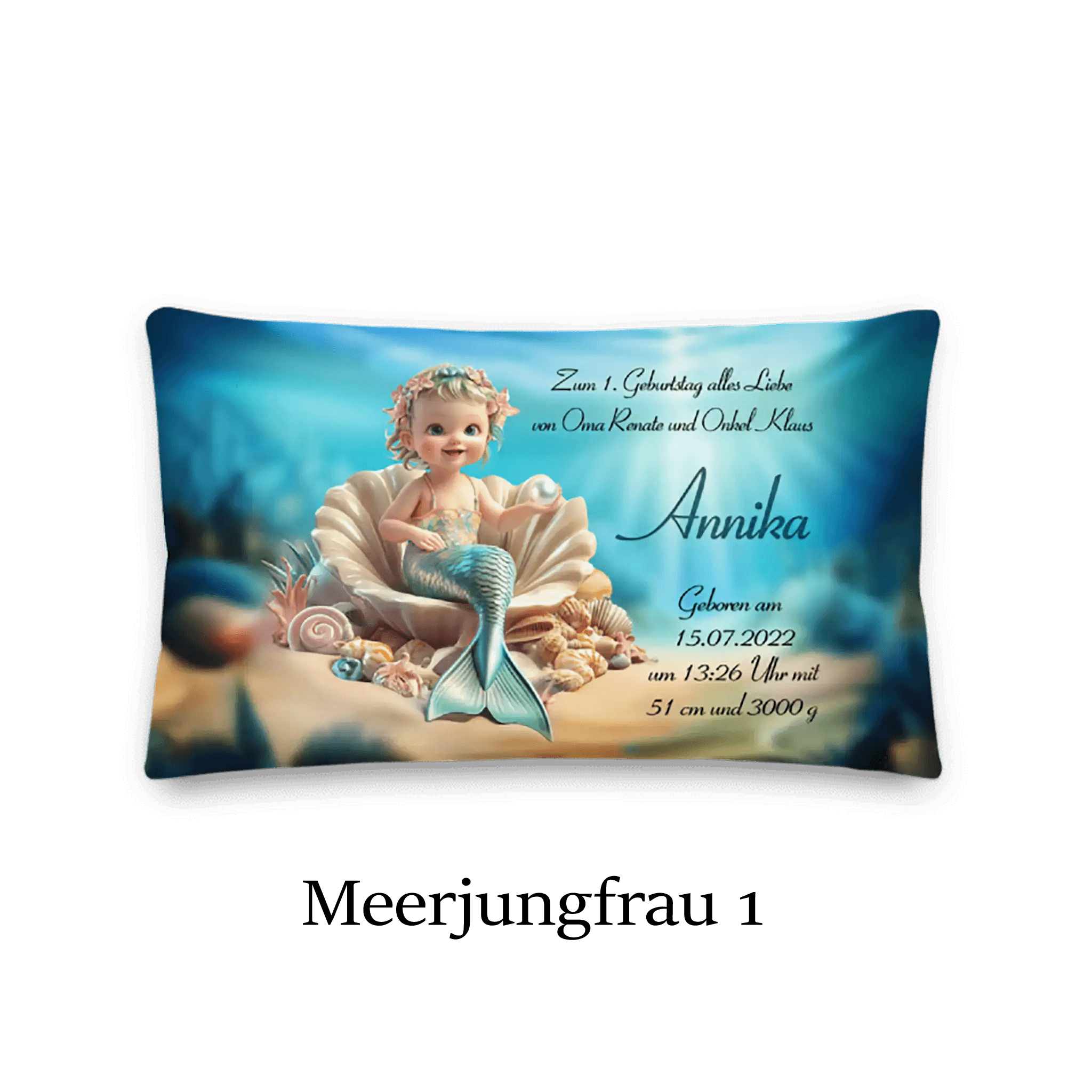 Personalisierbares Kissen mit Meerjungfrau-Motiv, Muscheln und Geburtsdaten auf blauem Hintergrund
