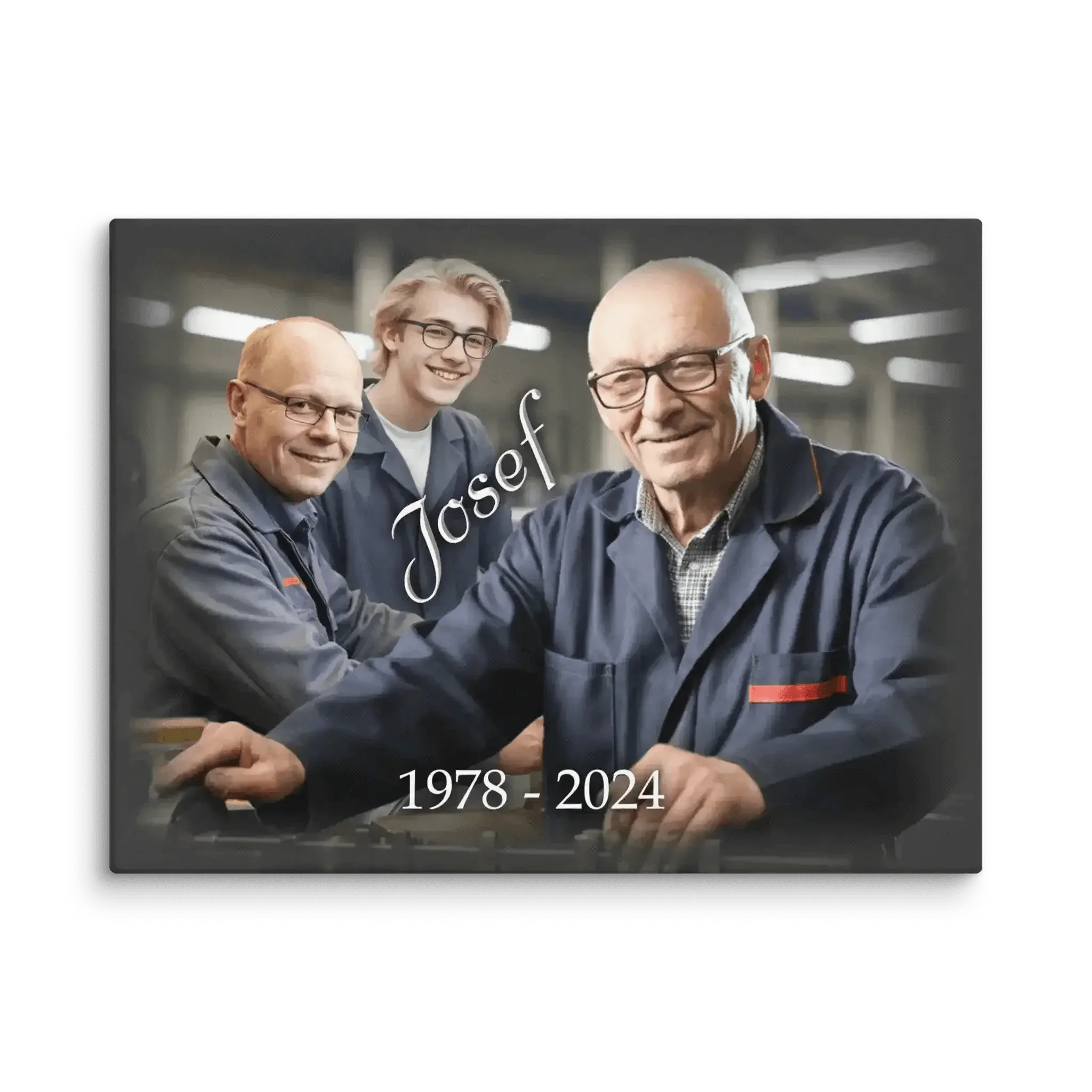 Drei Männer in blauer Arbeitskleidung in Werkstatt, Text Josef 1978-2024, Leinwanddruck