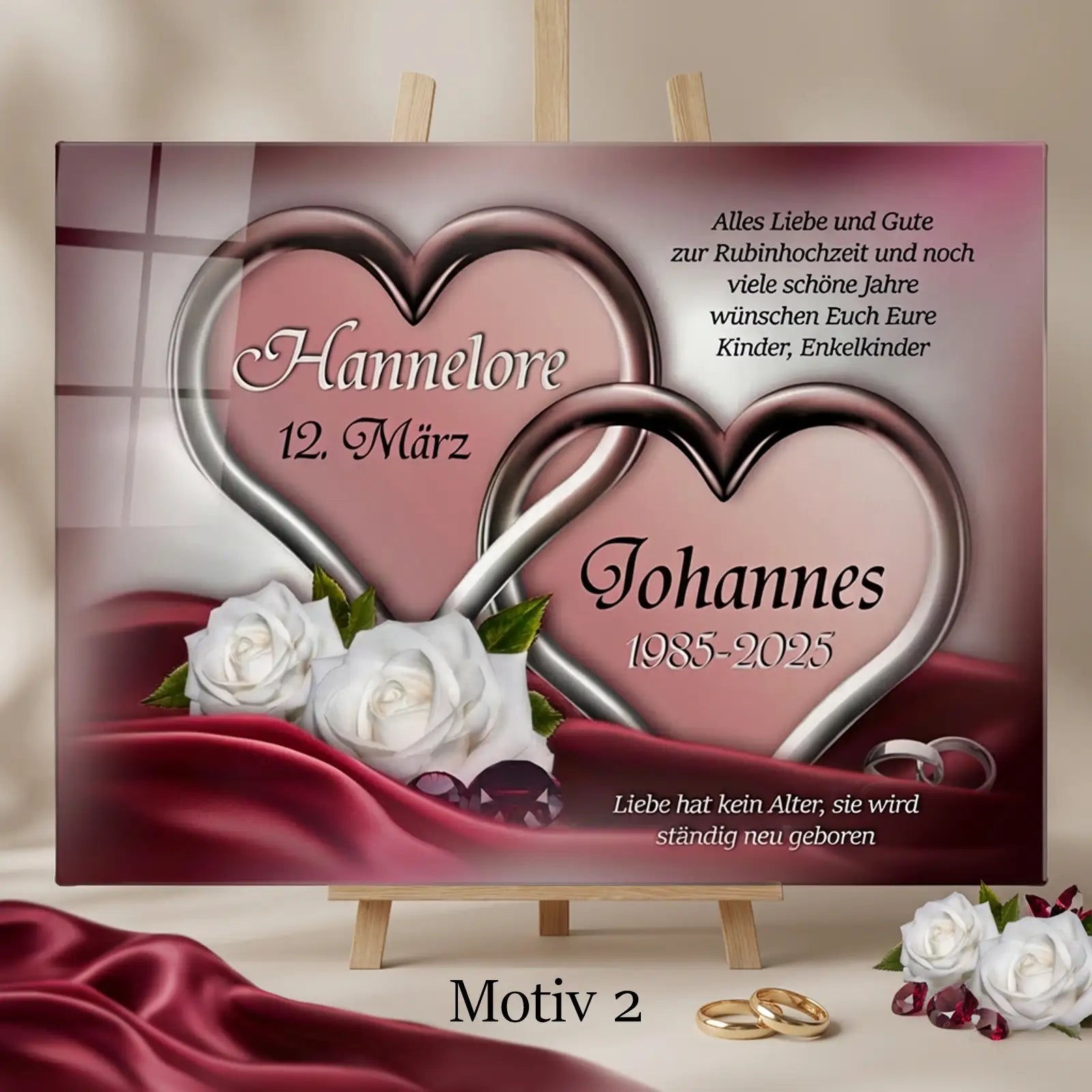 Romantisches Acrylglas zur Rubinhochzeit mit verschlungenen Herzen, Namen des Ehepaars, Jubiläumsdatum und rotem Farbverlauf