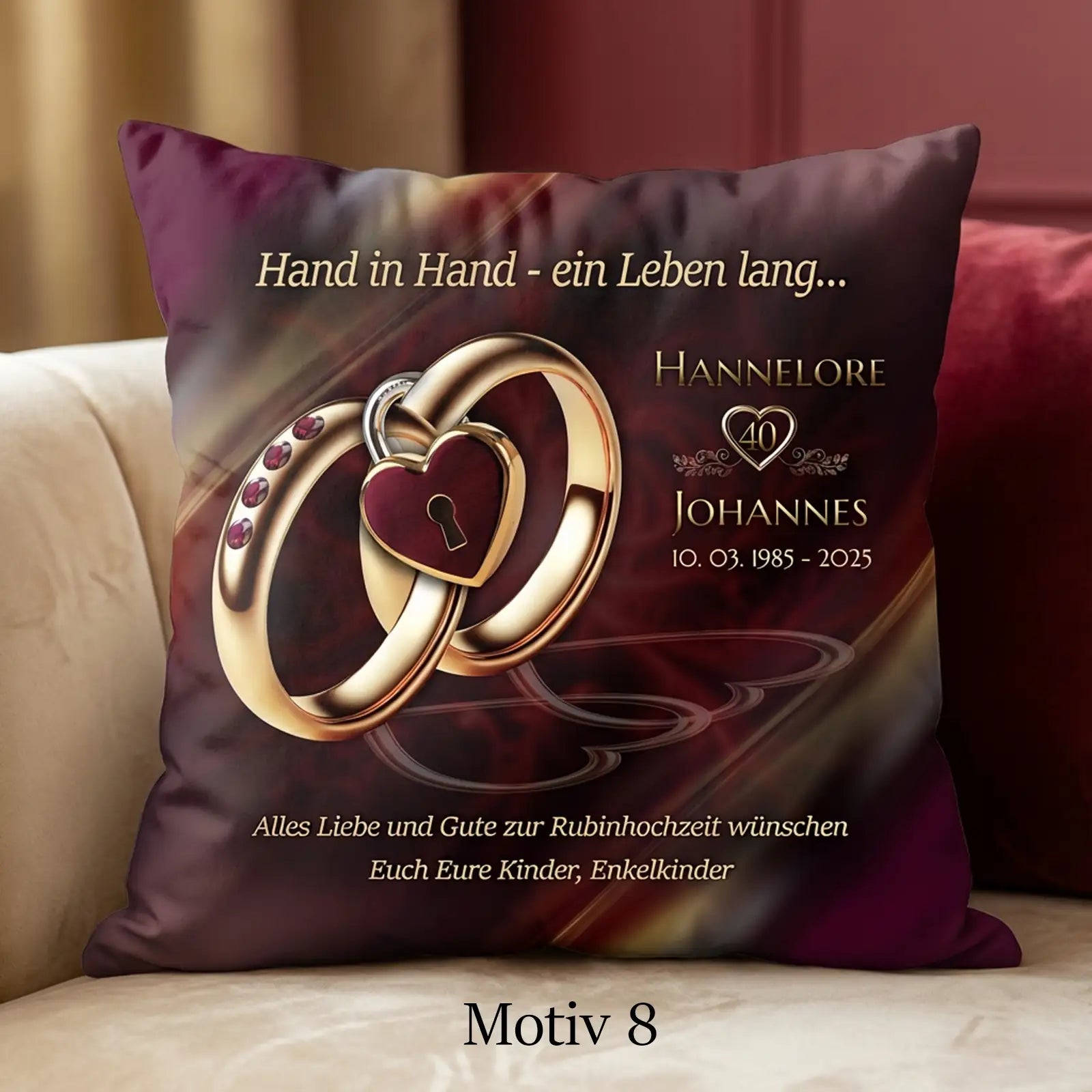 Personalisierte Rubinhochzeit Kissen mit zwei goldenen Ringen und Herz auf Sessel, Dekor
