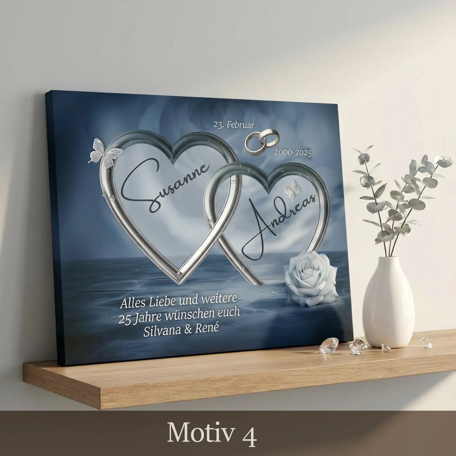 Personalisierte Leinwand zur Silberhochzeit mit zwei silbernen Herzen, Namen des Paares, Datum, Glückwunschtext und weißer Rose auf blauem Hintergrund