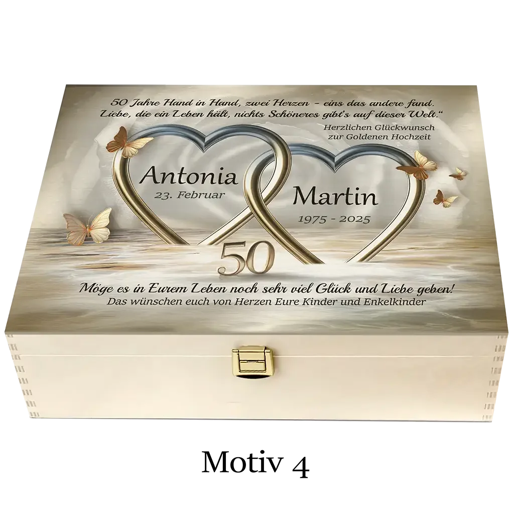 Holzbox zur Goldhochzeit mit Herzen, Schmetterlingen und persönlicher Gravur, Jubiläumsgeschenk