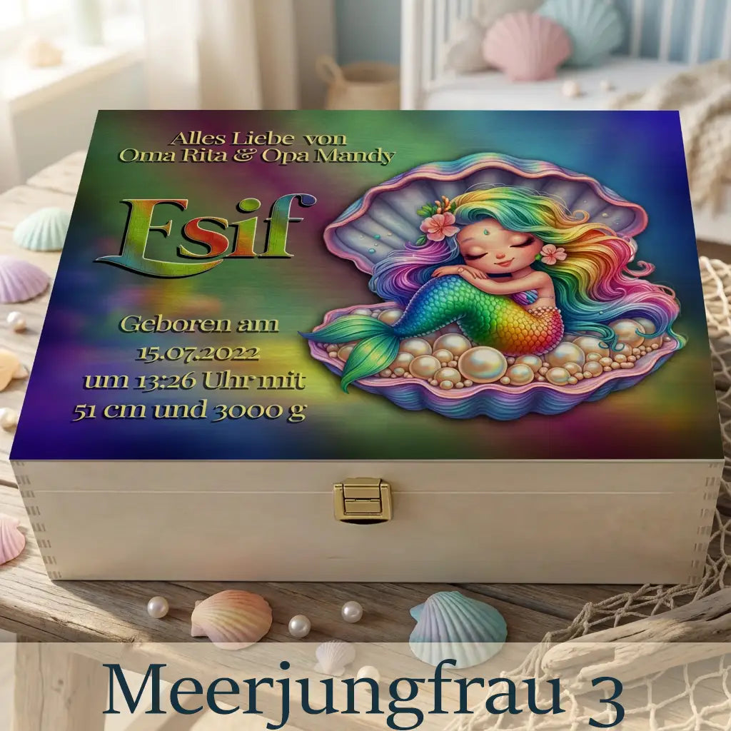 Holzbox Baby mit buntem Meerjungfrau-Motiv, Muschel, Name und Geburtsdaten personalisiert