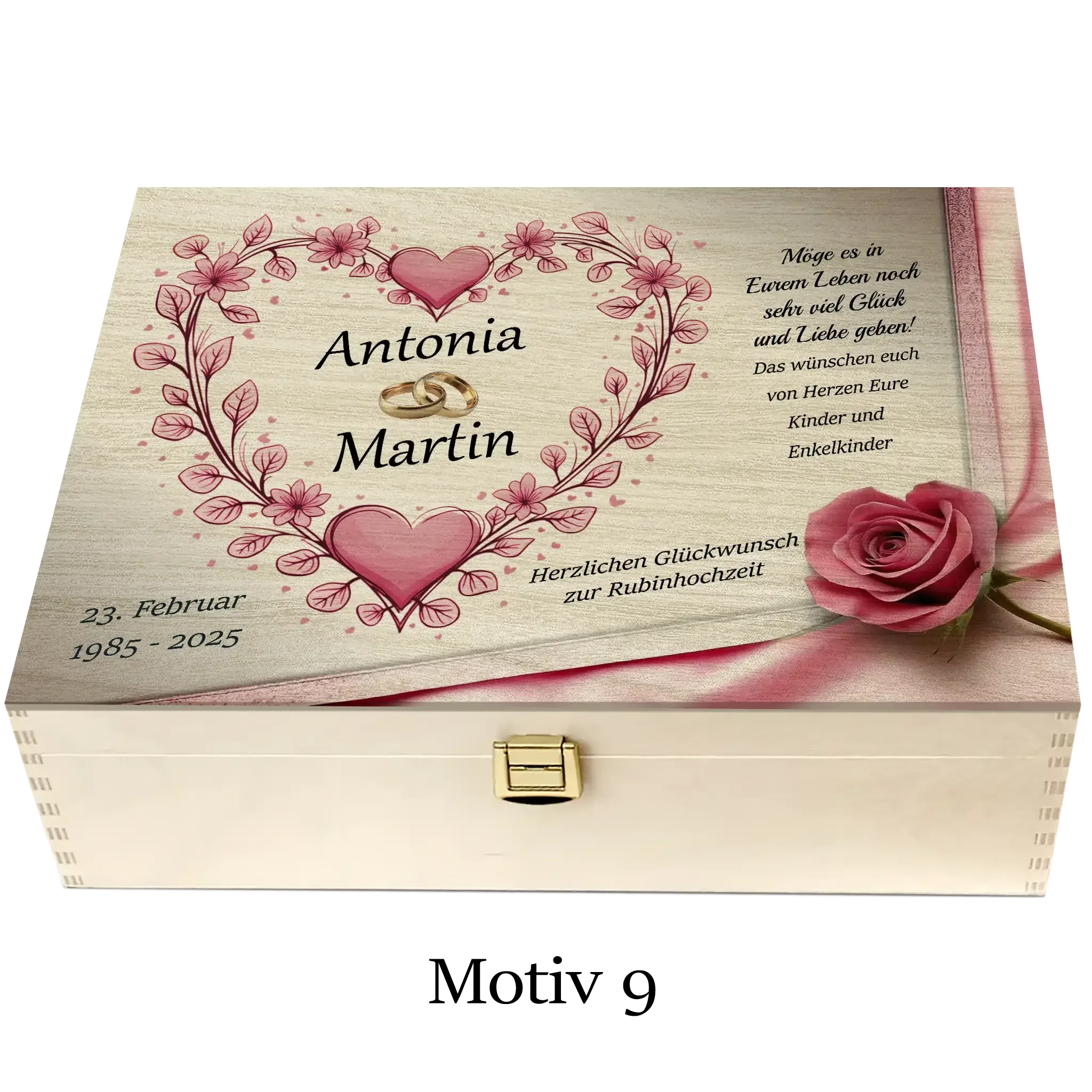 Personalisierte Holzbox zur Rubin Hochzeit mit Herzmotiv, rosa Blüten und Rose, gravierte Namen