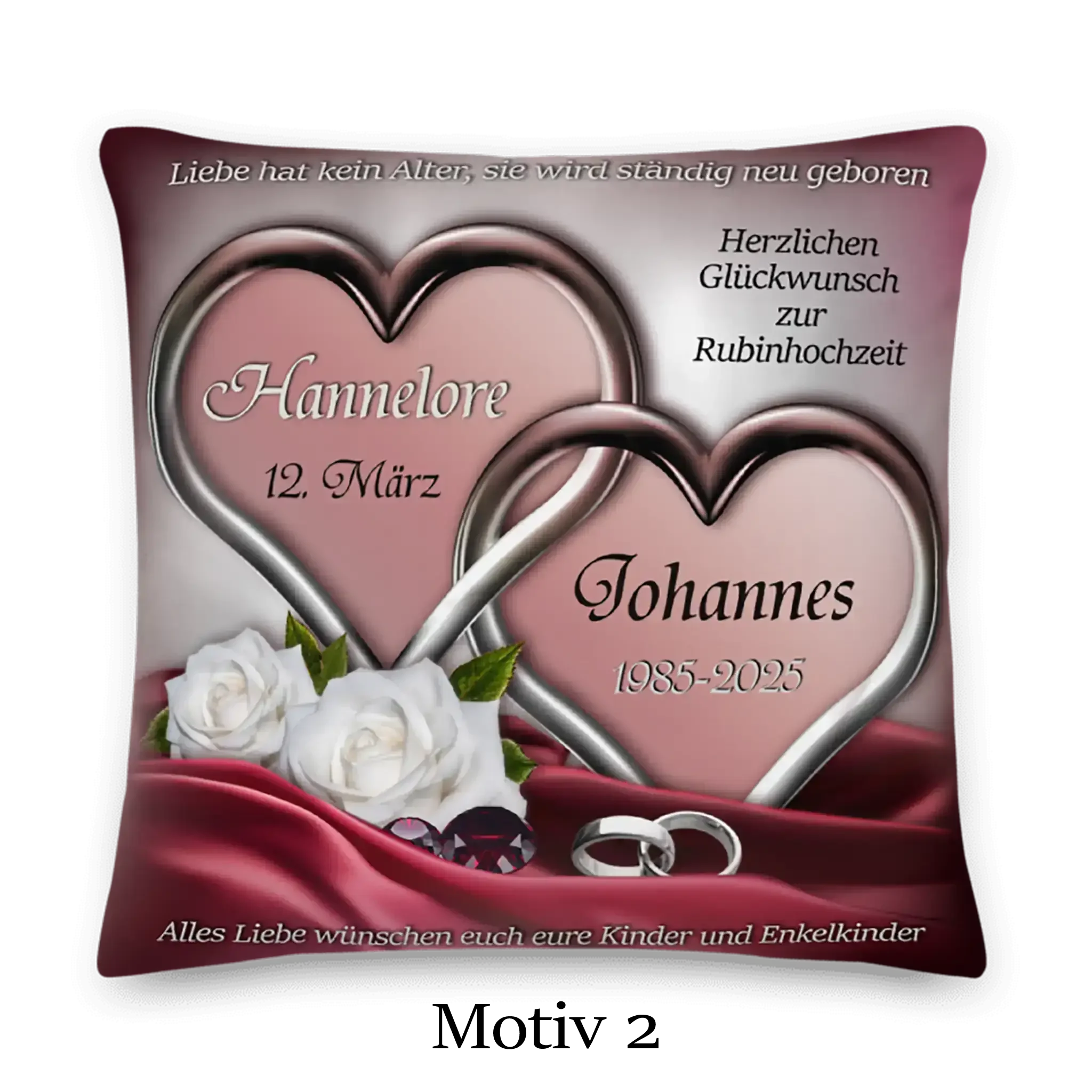 Kissen zur Rubinhochzeit mit zwei silbernen Herzen, weißen Rosen, Ringen und Jubiläumsdatum.