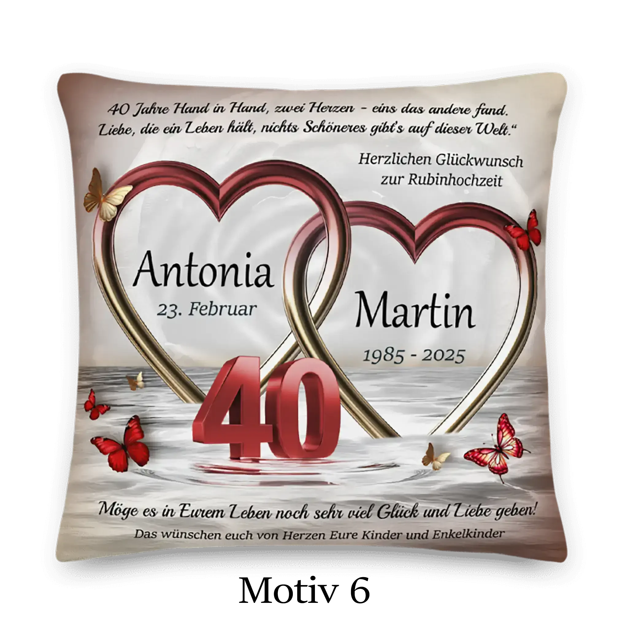 Rubinhochzeit Kissen mit zwei Herzen, roten Schmetterlingen und Zahl 40, personalisiert mit Namen Antonia und Martin.