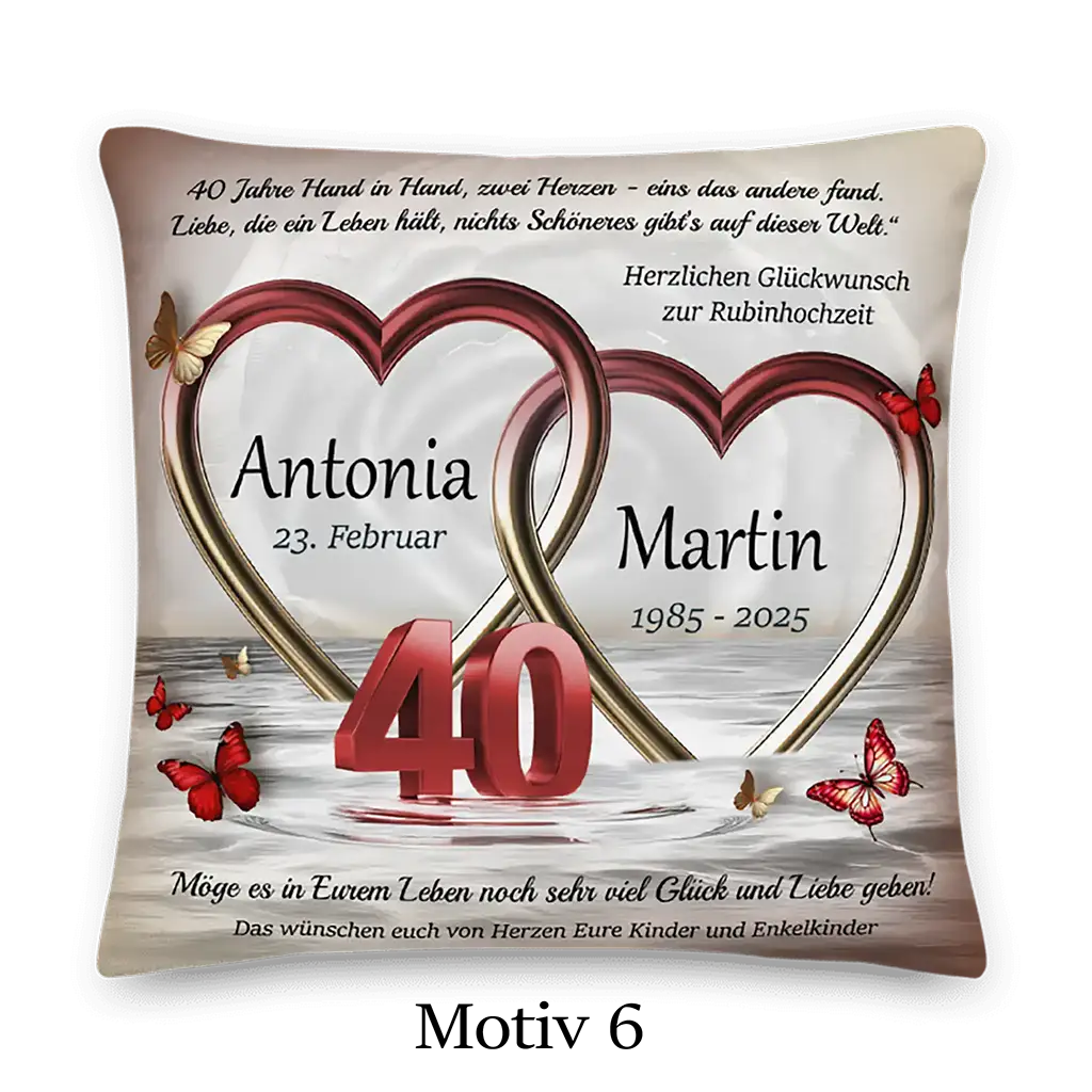 Rubinhochzeit Kissen mit zwei Herzen, roten Schmetterlingen und Zahl 40, personalisiert mit Namen Antonia und Martin.