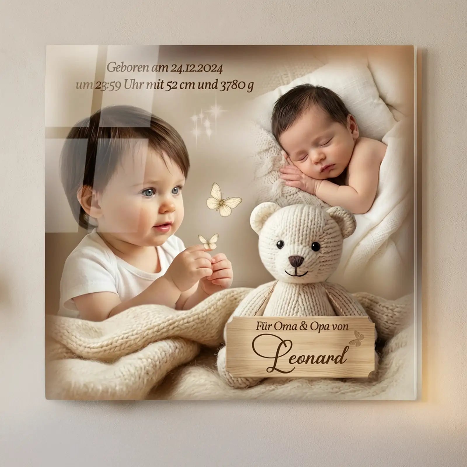 Personalisierbares Acrylbild zur Taufe – Baby Leonard mit Teddy, Geburtsdaten und warmen Beigetönen.