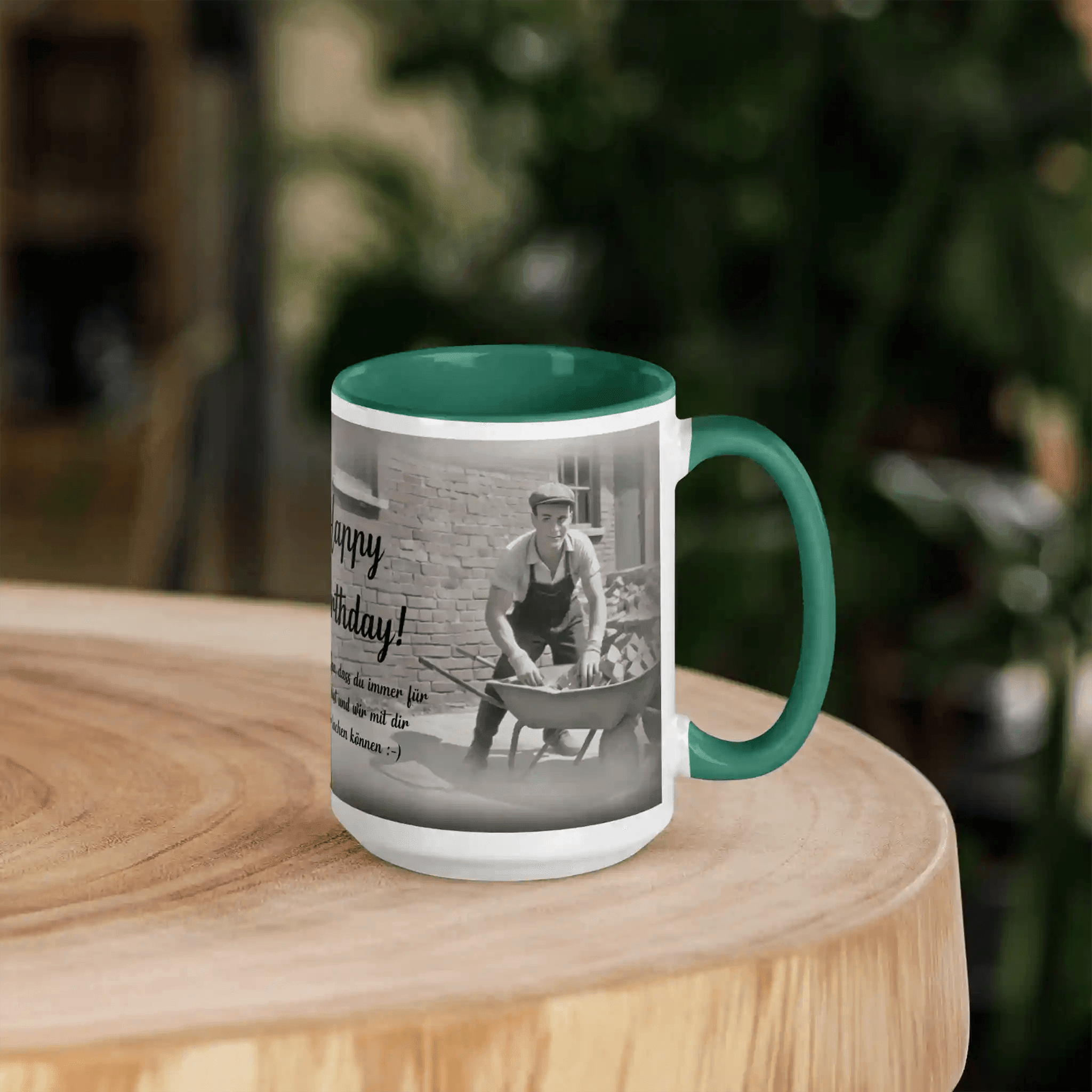 Tasse mit farbiger Innenseite und Wunschtext, als Geburtstagsgeschenk ideal
