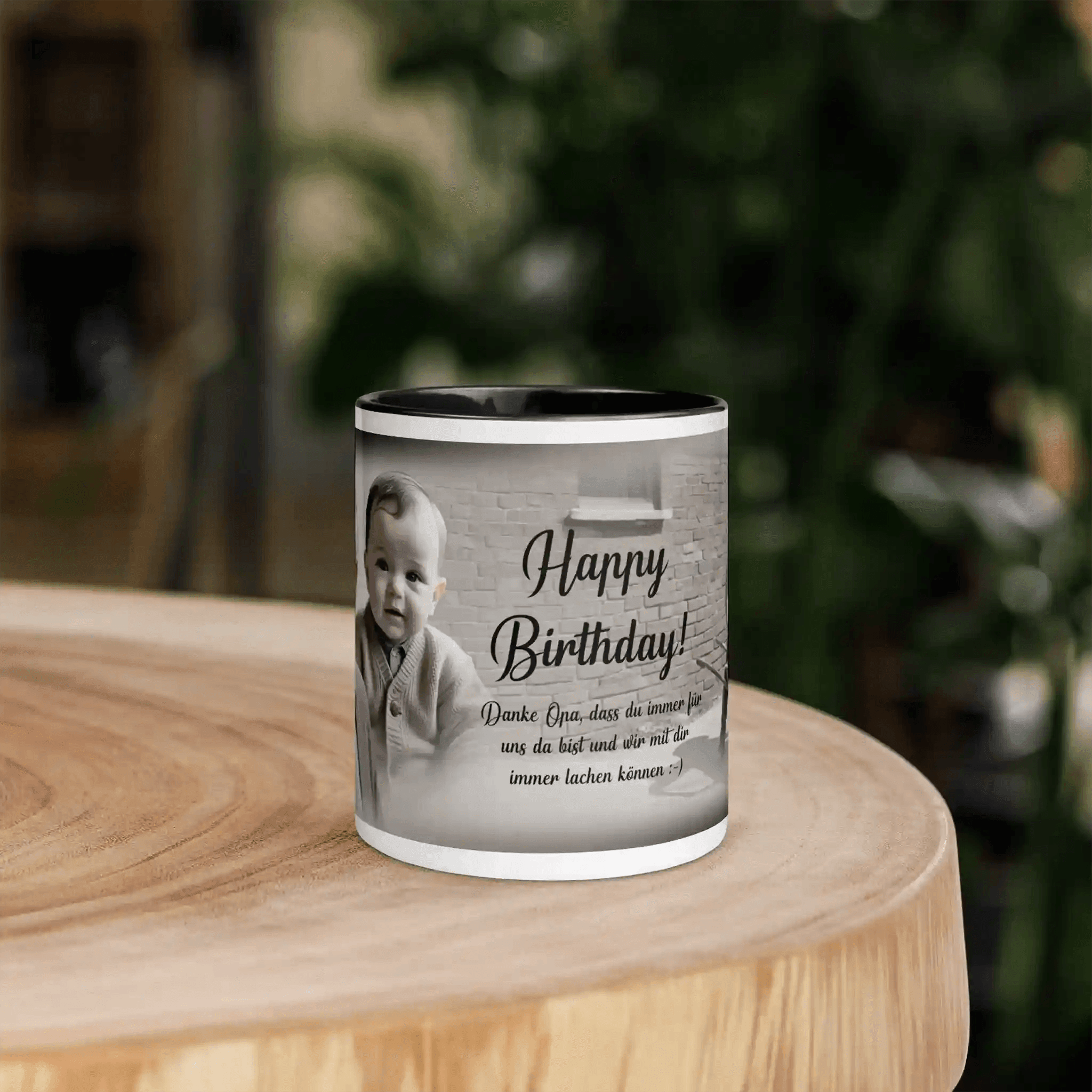 Bunte Geburtstagstasse, personalisiert mit Namen und Datum des Geburtstagskindes