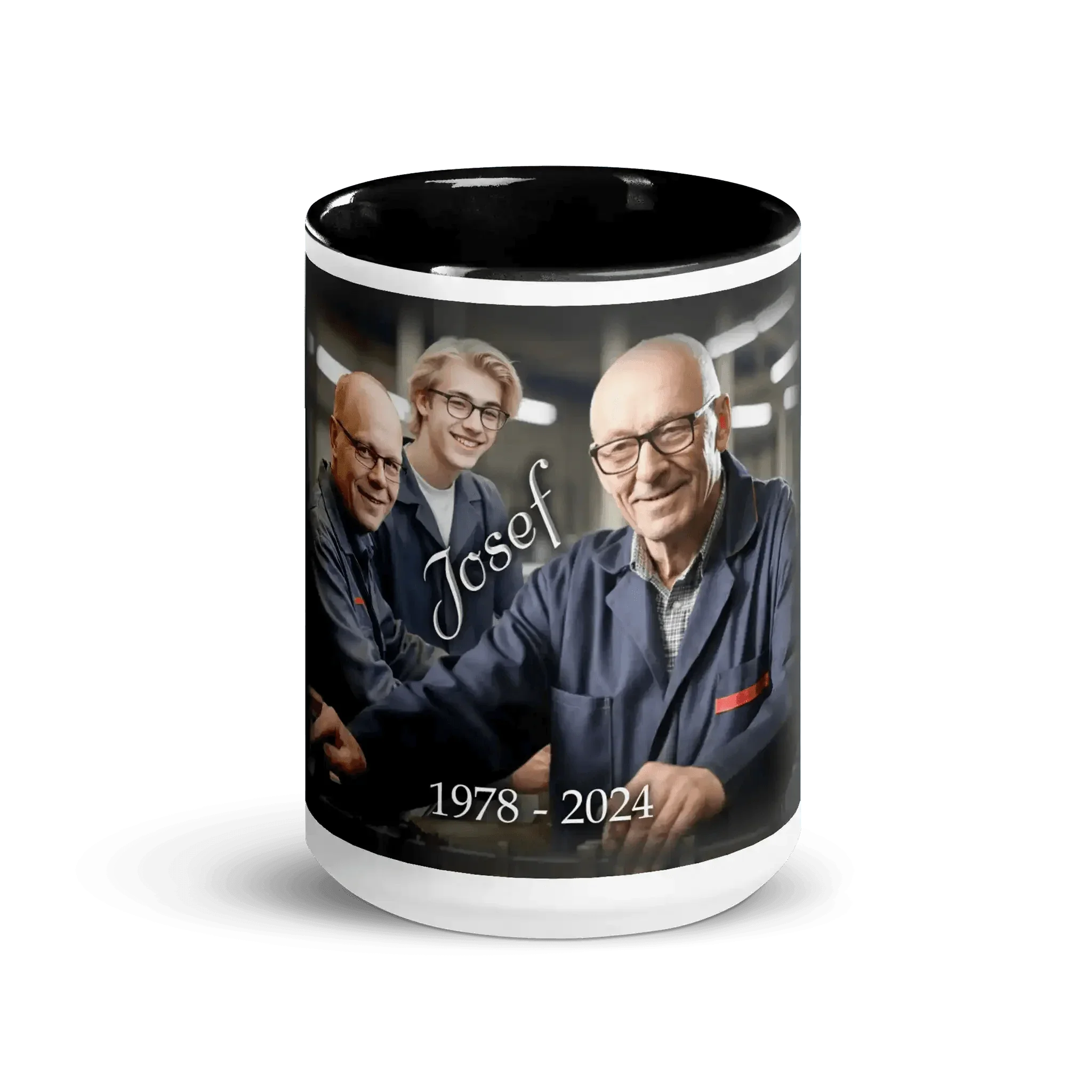 Personalisierte schwarze Tasse mit Foto von drei Männern, Name Josef und Jahreszahlen 1978–2024