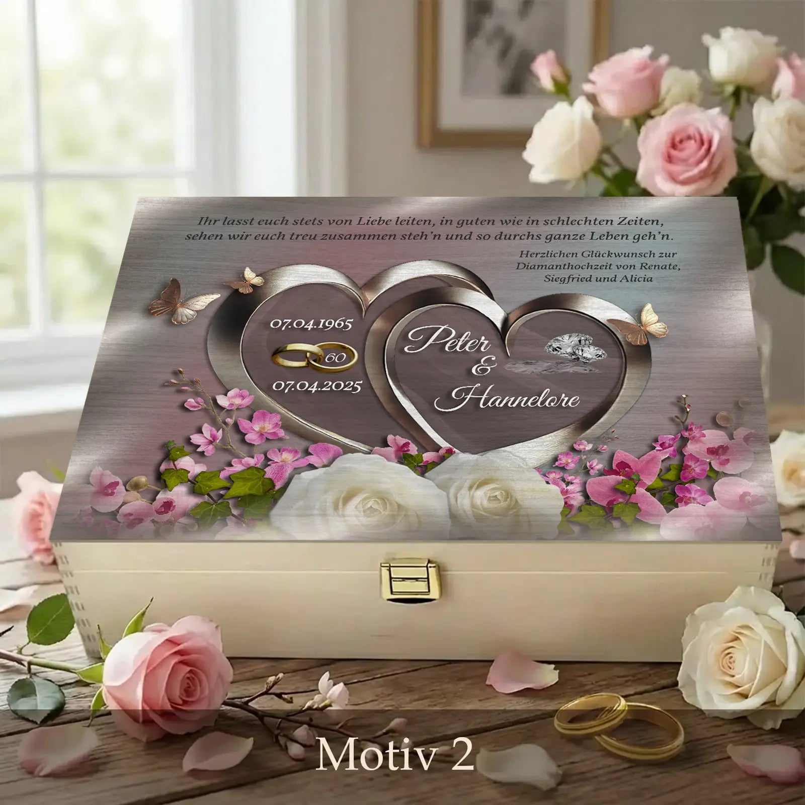 Personalisiertes Geschenk zur Diamanthochzeit. Holzbox mit Herzmotiv, Blumen und Eheringen. Exklusives Geschenk zum 60. Hochzeitstag.