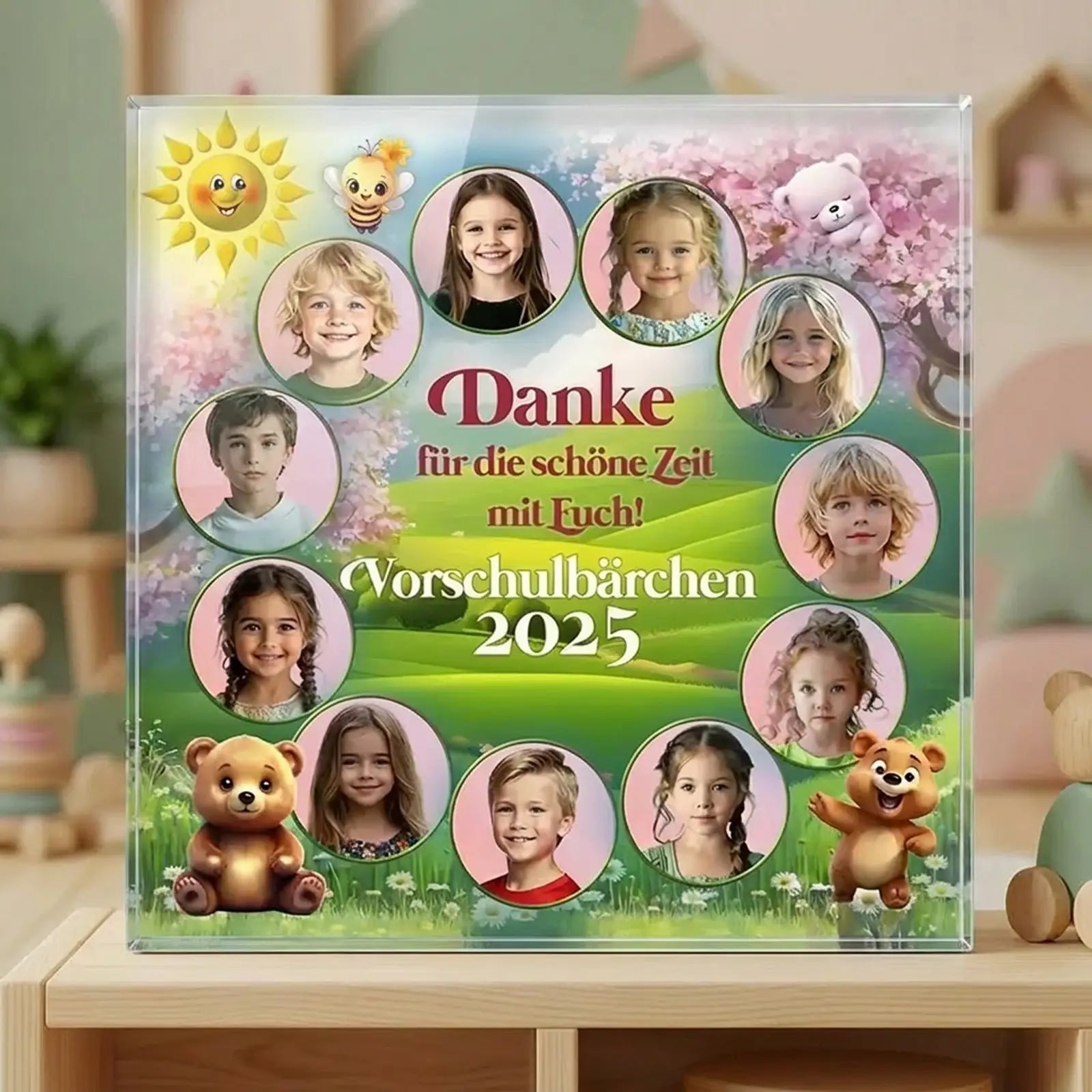 Personalisierbares Acrylglasbild mit Bären-Motiv, Kinderfotos und Namen als Abschiedsgeschenk für Kindergarten, Kita oder Vorschule.